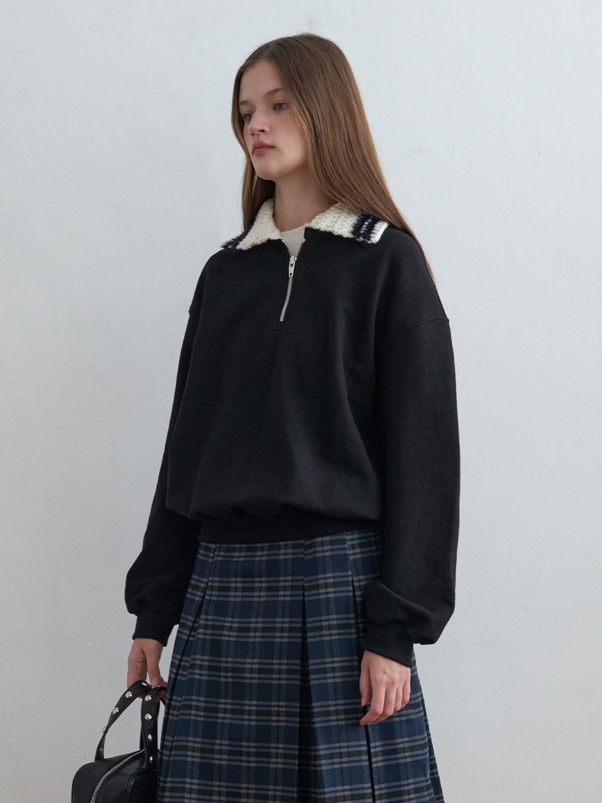 기준(KIJUN) Crochet Collar Half Zip-Up Pullover Black
