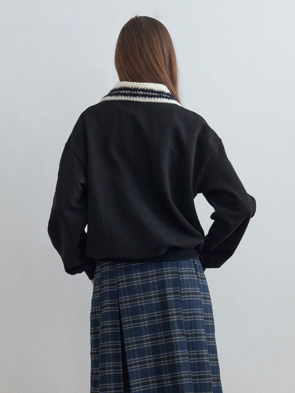 기준(KIJUN) Crochet Collar Half Zip-Up Pullover Black