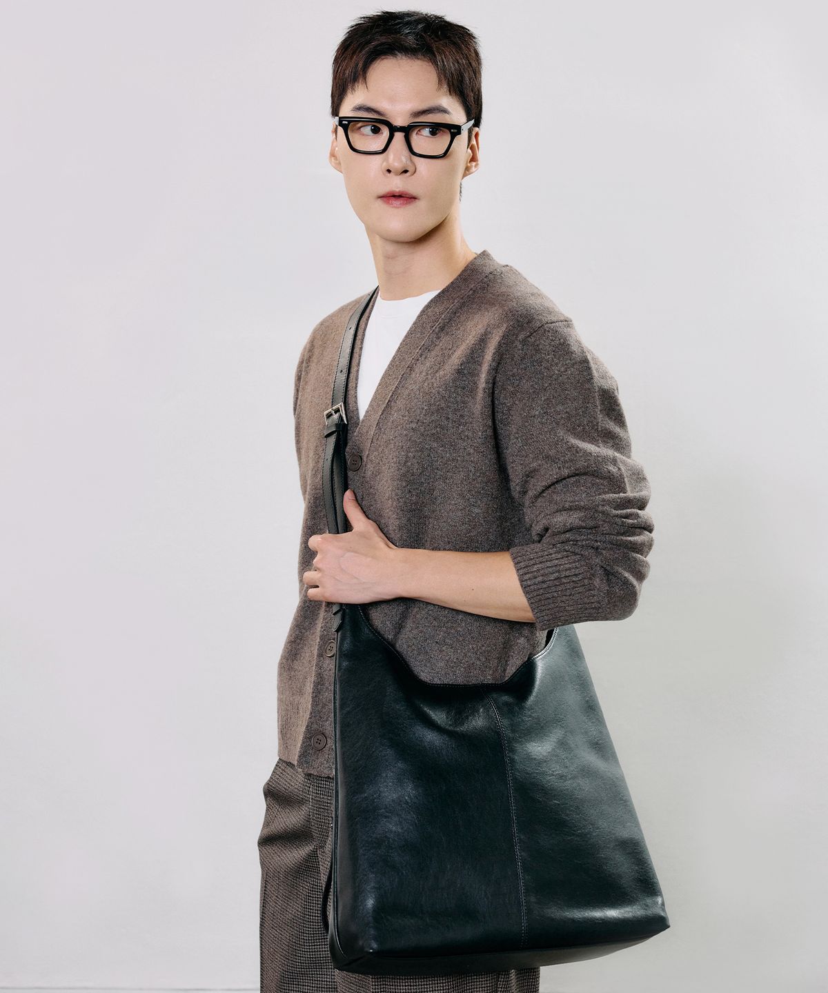 베드포드일레븐스(BEDFORD11TH) 14인치수납 리버사이드 슬라우치 호보 메신저 [블랙레더 ]