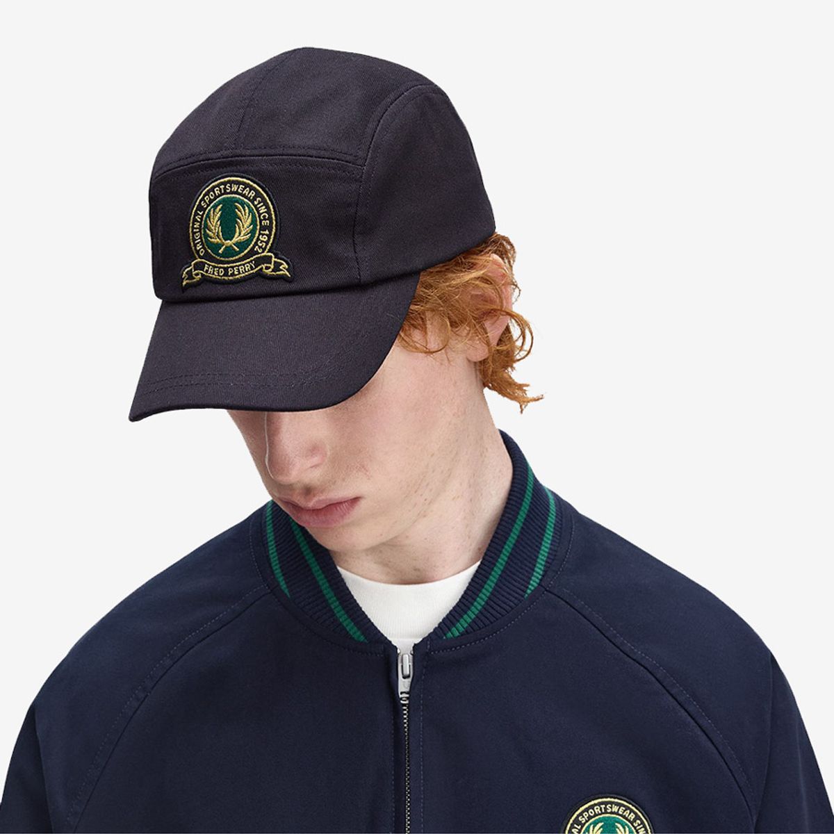 프레드페리(FRED PERRY) [Club House] 테니스 뱃지 5 패널 트윌 캡 - 네이비 CFPU2531298-608