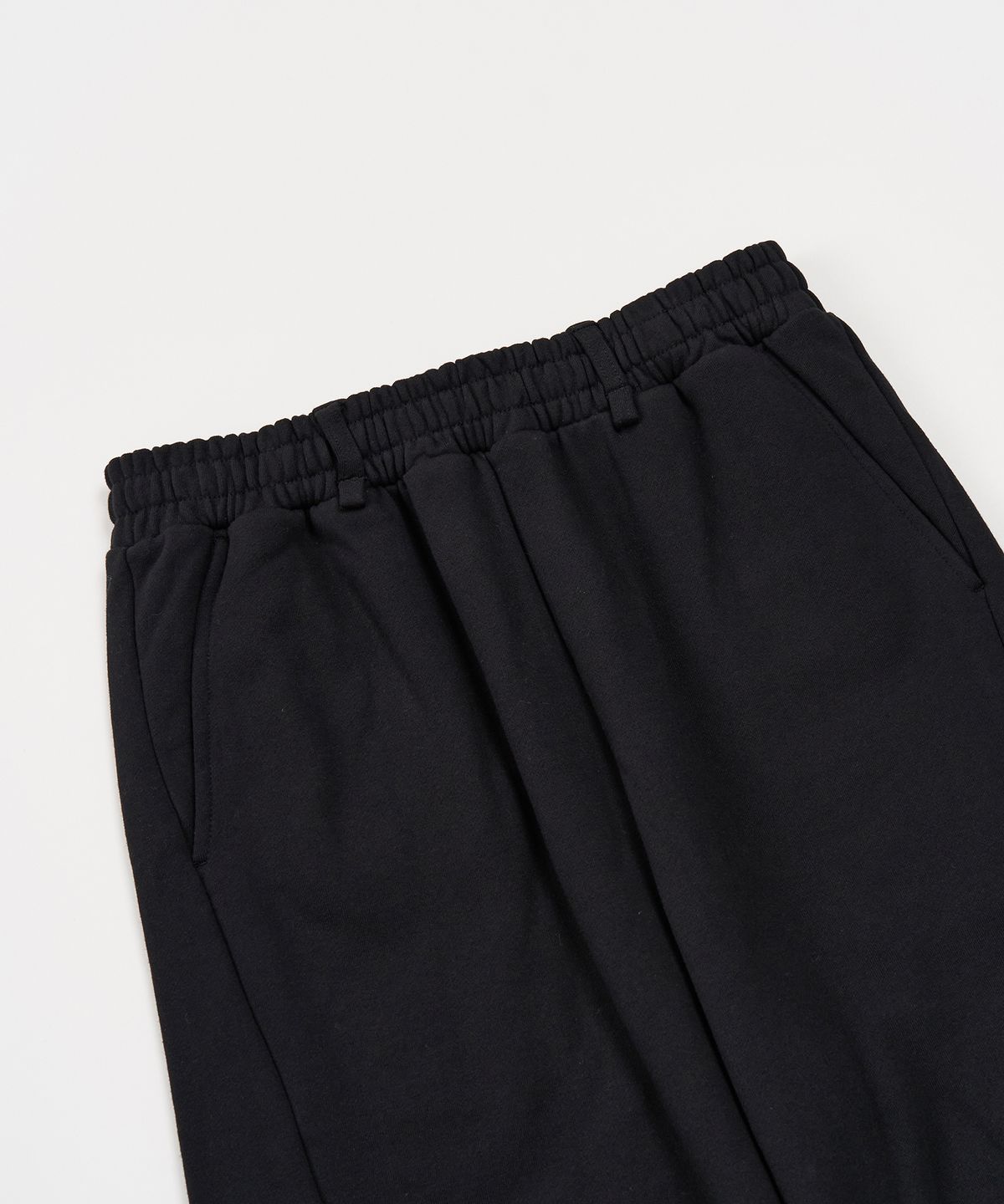 토피(TOFFEE) 인시전 벌룬핏 스웻 팬츠 (BLACK)