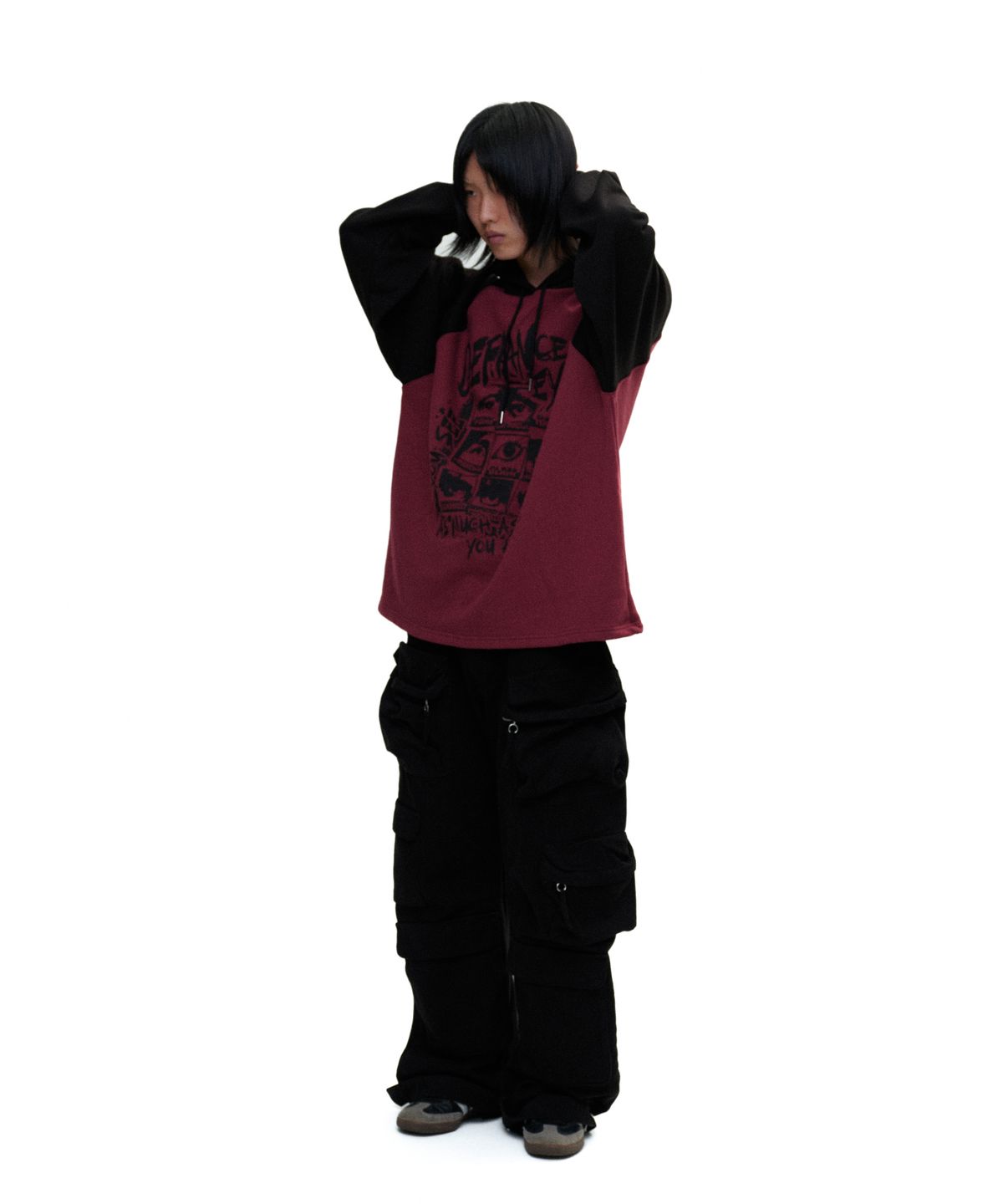 디파이클럽로버스(DEFYCLUBROBBERS) Defiance Eyes reglan Hoodie (2color)