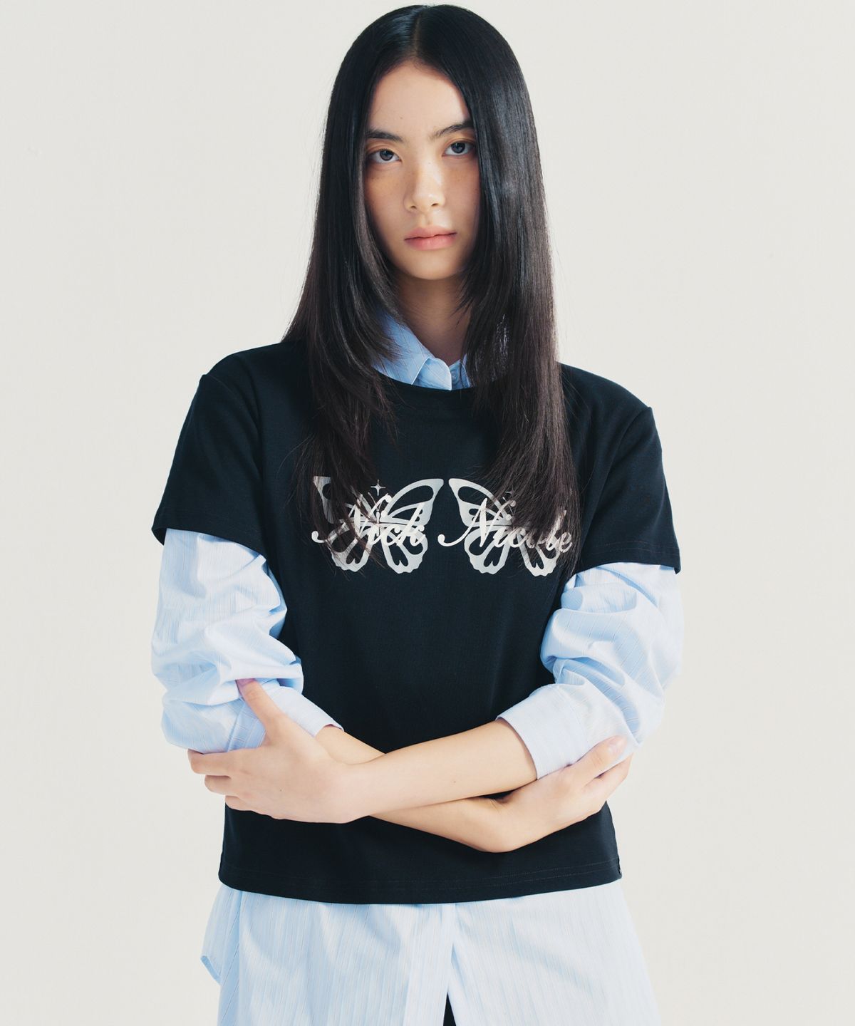 닉앤니콜(NICK&NICOLE) BUTTERFLY TWINS GRAPHIC TOP_BLACK