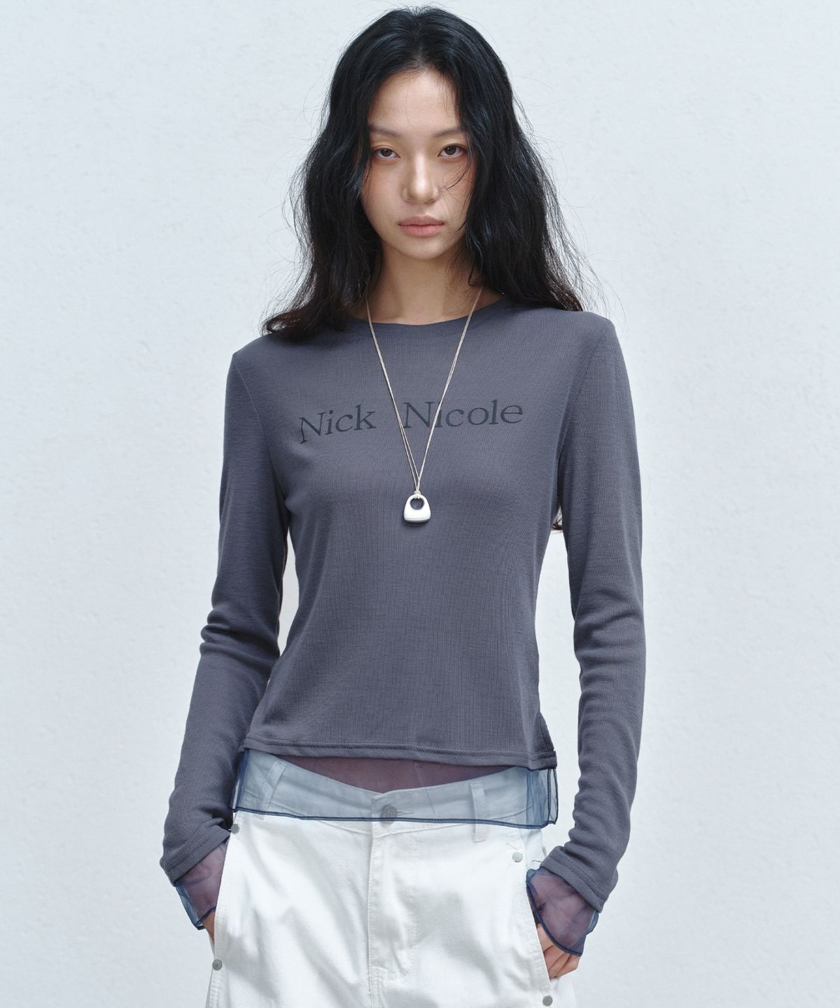 닉앤니콜(NICK&NICOLE) NICOLE SHEER LAYERED LOGO SLEEVE TOP_NAVY