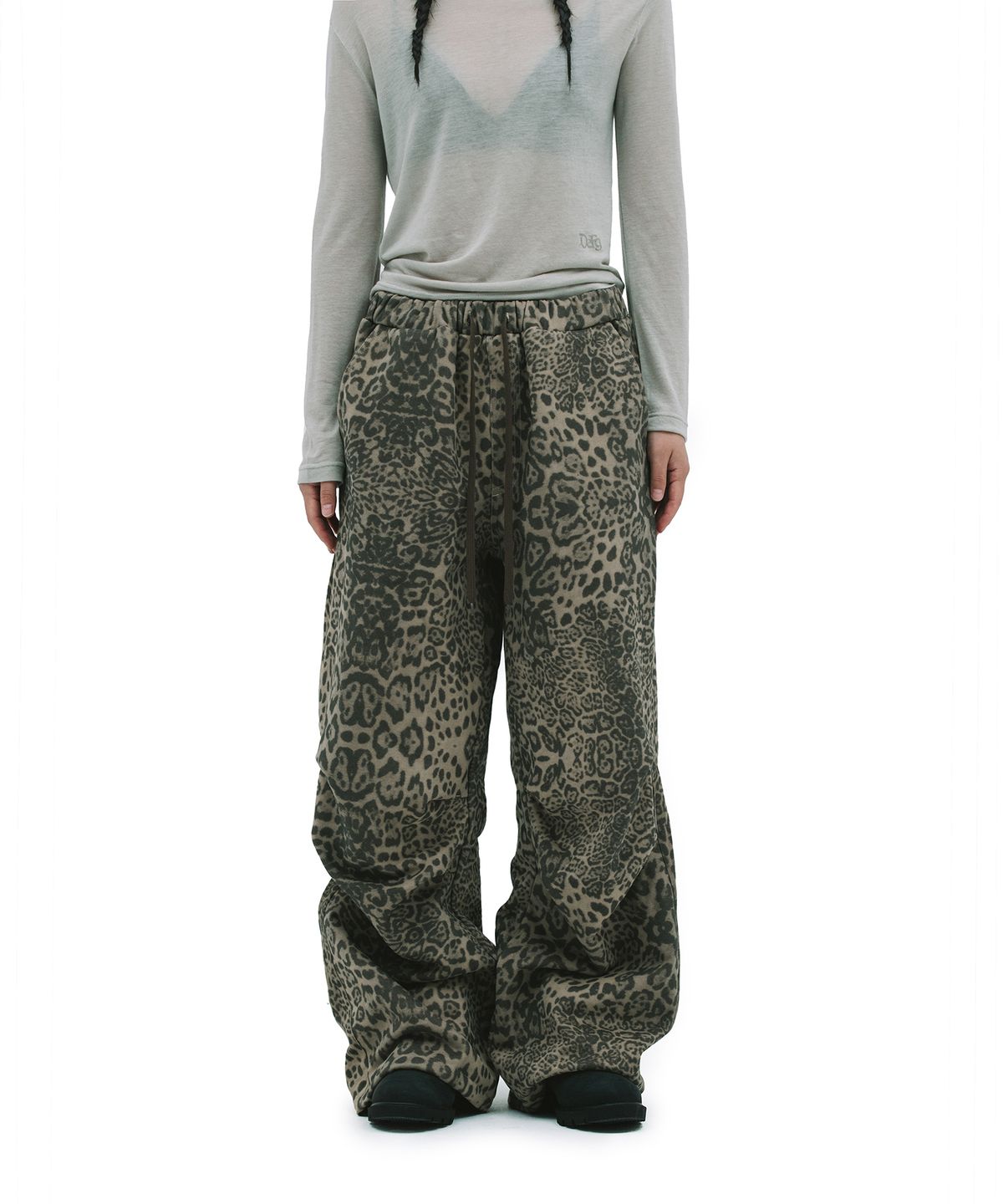 데프가먼츠(DEFGARMENTS) LEOPARD SWEAT PANTS [BROWN]