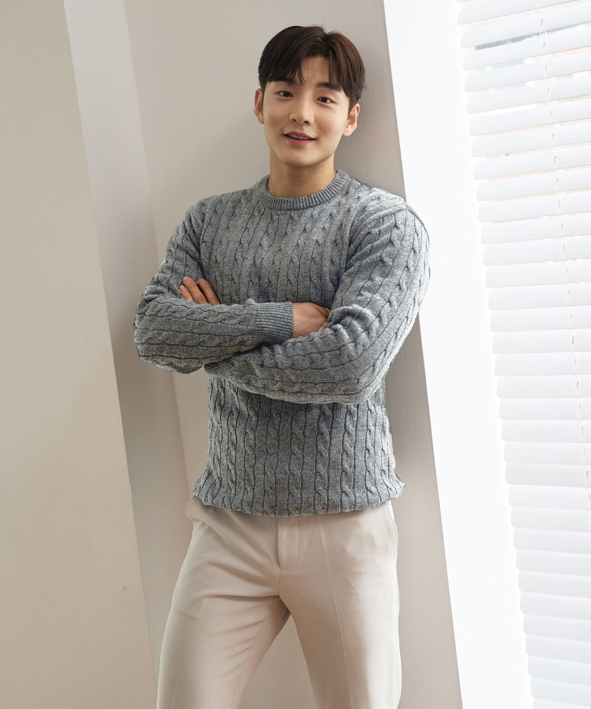 핵쿨남(HECKCOOLNAM) 어깨넓어보이는 남자 머슬핏 꽈배기 니트