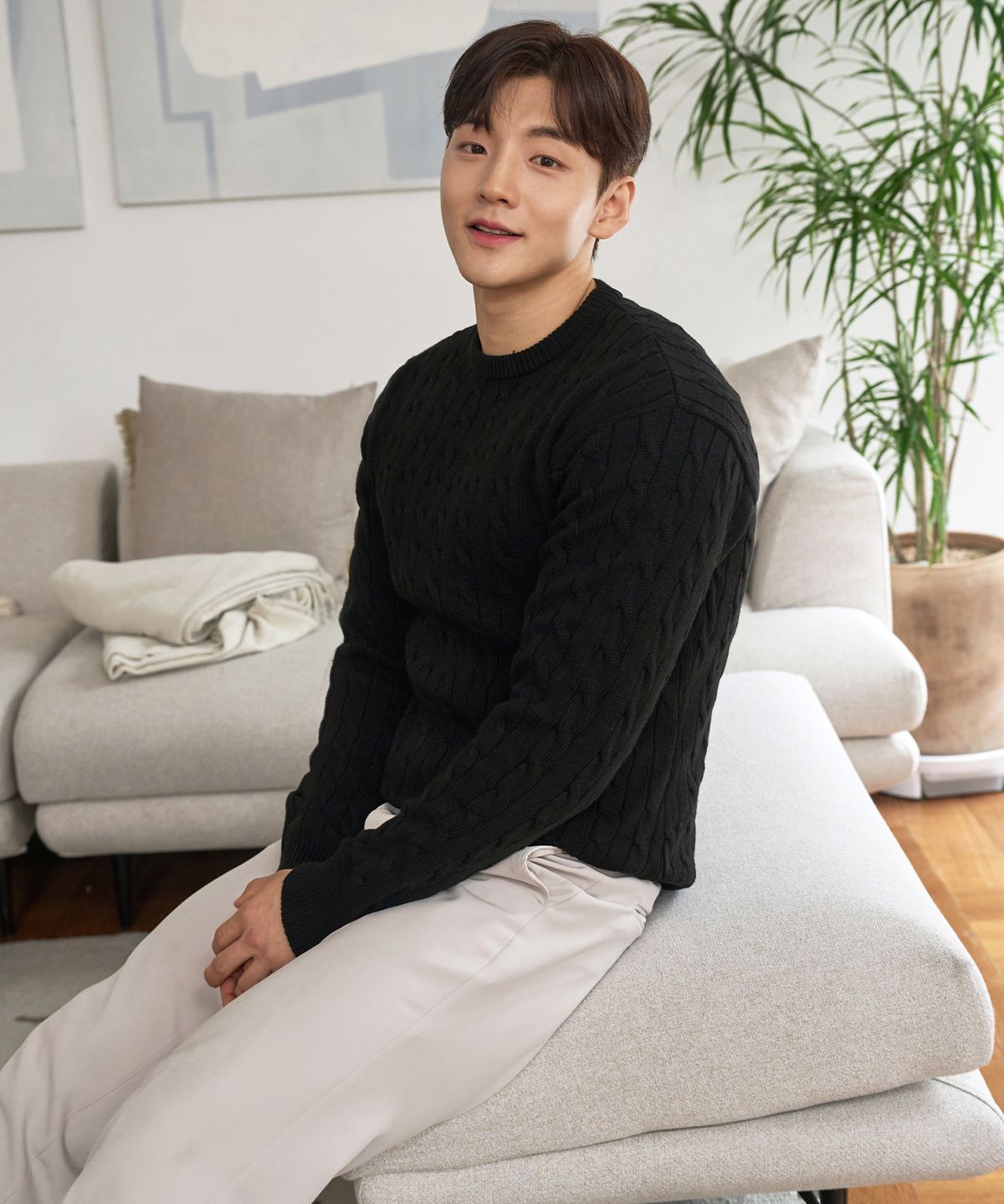 핵쿨남(HECKCOOLNAM) 어깨넓어보이는 남자 머슬핏 꽈배기 니트