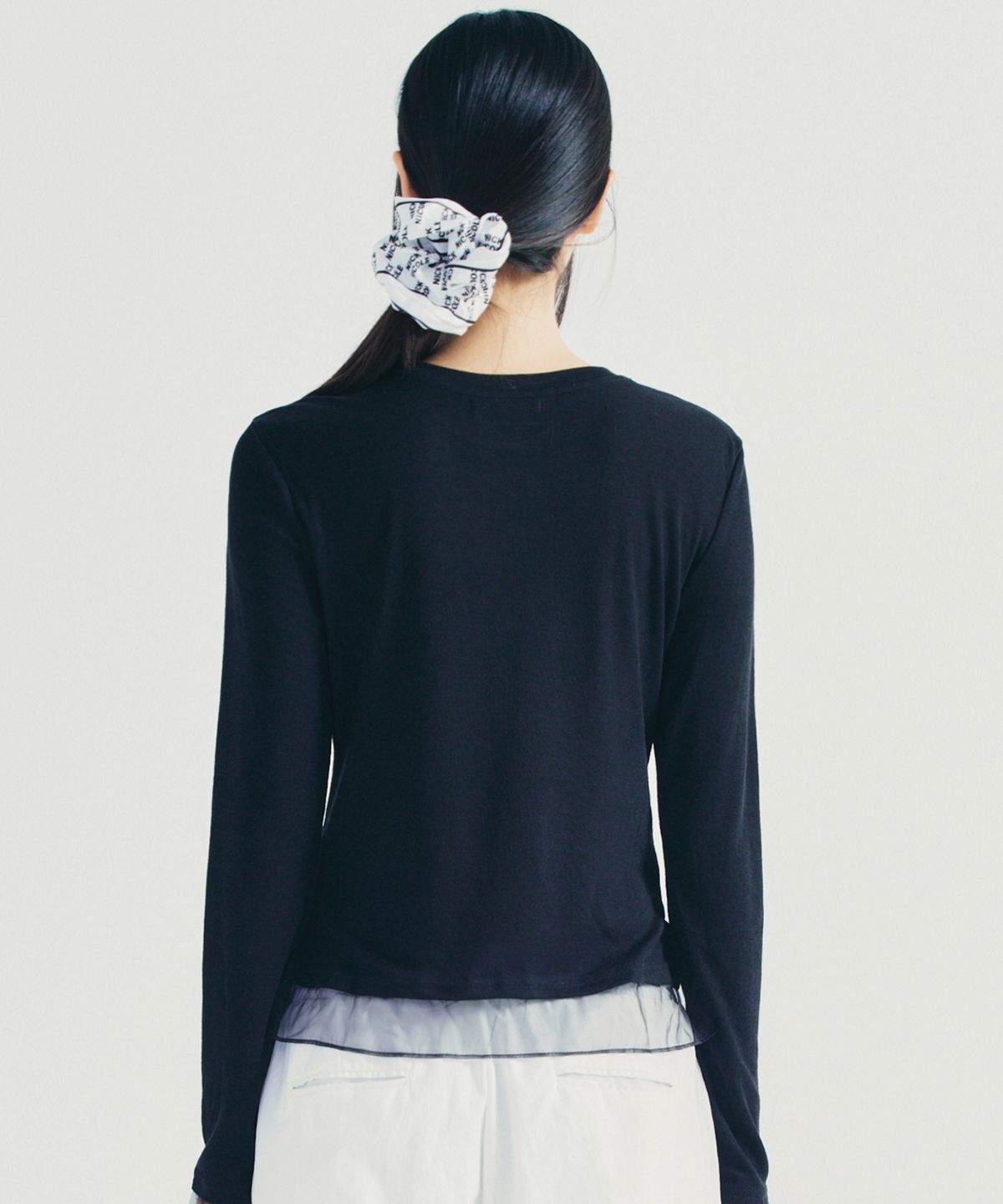 닉앤니콜(NICK&NICOLE) NICOLE SHEER LAYERED LOGO SLEEVE TOP_BLACK
