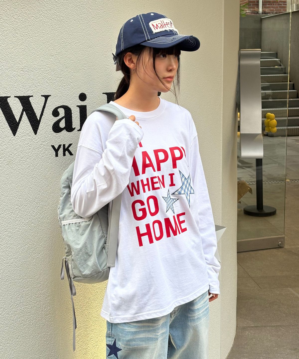 와이케이(WAIKEI) I AM HAPPY 롱슬리브 티셔츠 화이트