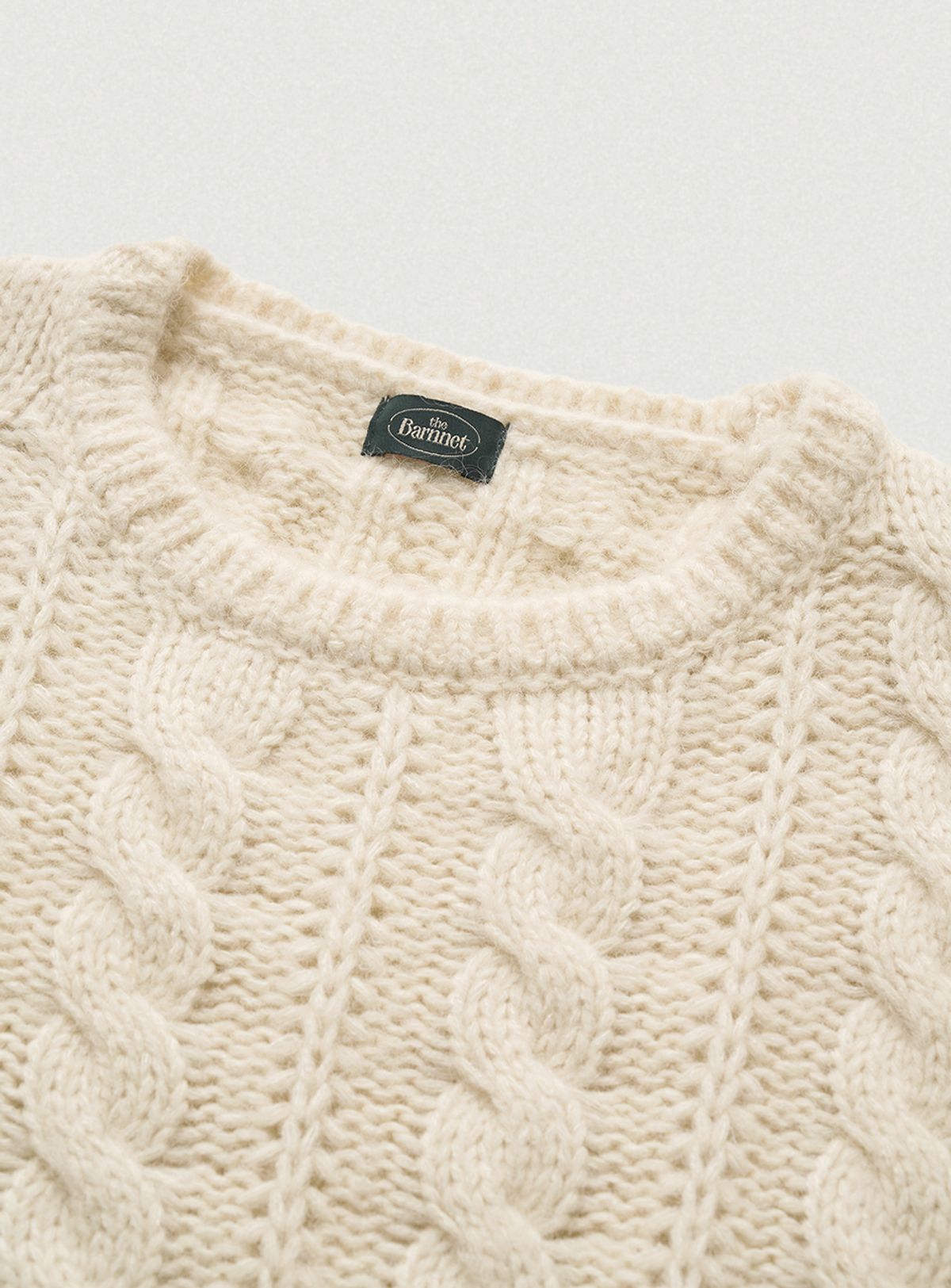 더바넷(THEBARNNET) Pope Cable Knit Sweater