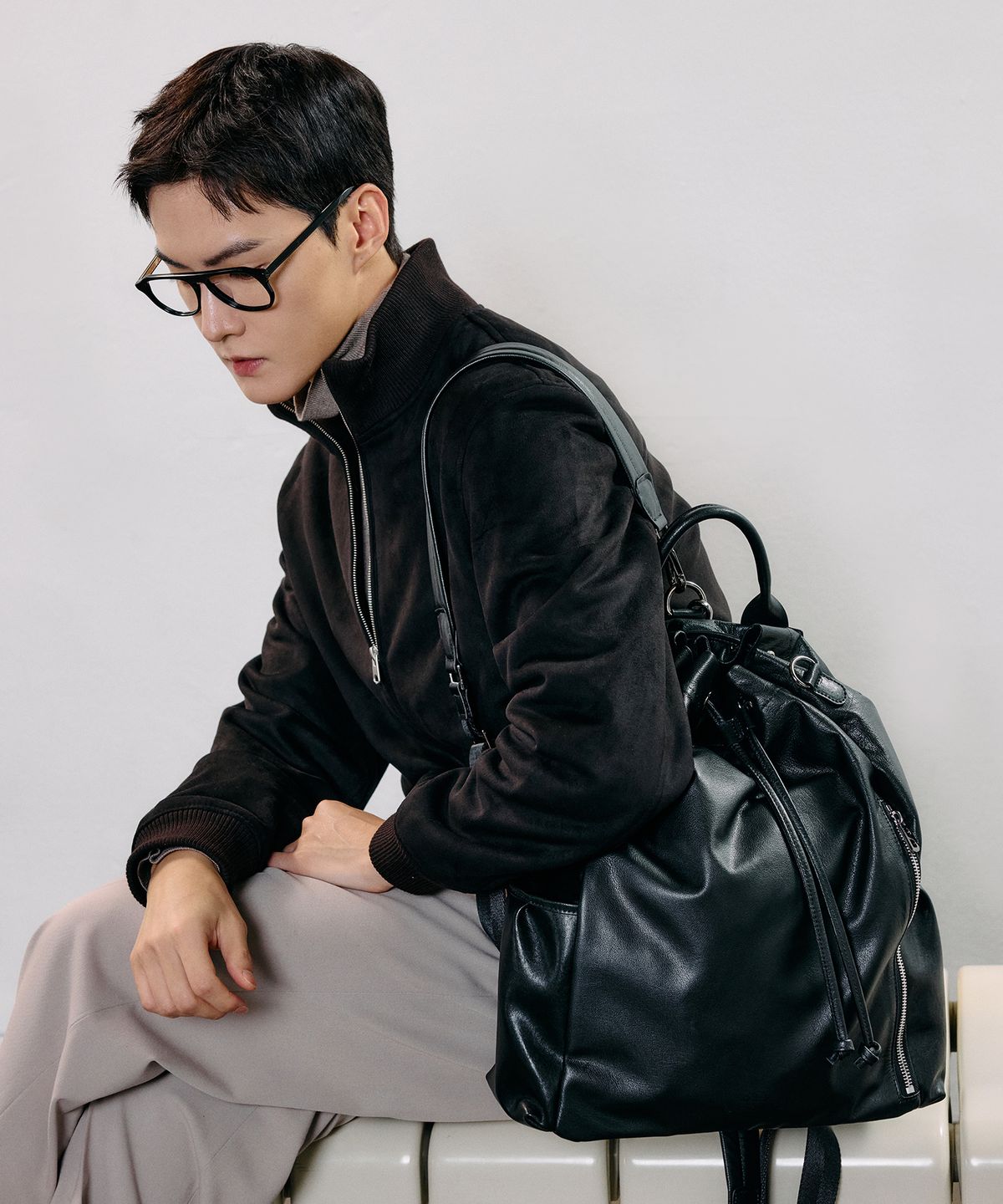 베드포드일레븐스(BEDFORD11TH) 14인치 수납 3웨이 버킷 슬링 백팩 [블랙레더]