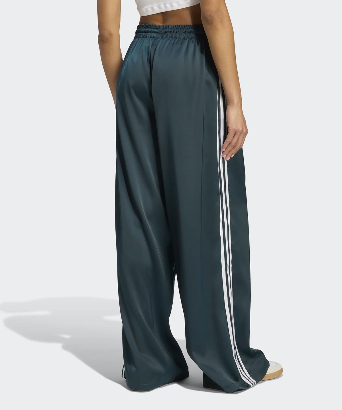 아디다스(ADIDAS) 새틴 와이드 레그 트랙 팬츠 - 오로라그린:화이트 / JV7511