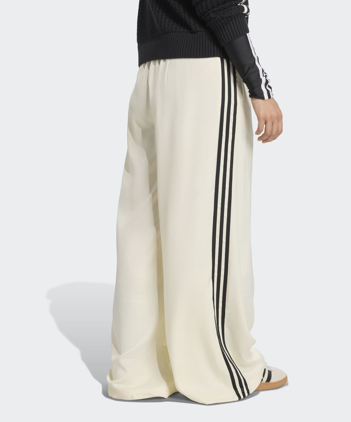 아디다스(ADIDAS) 새틴 와이드 레그 트랙 팬츠 - 크림화이트:블랙 / KD2542