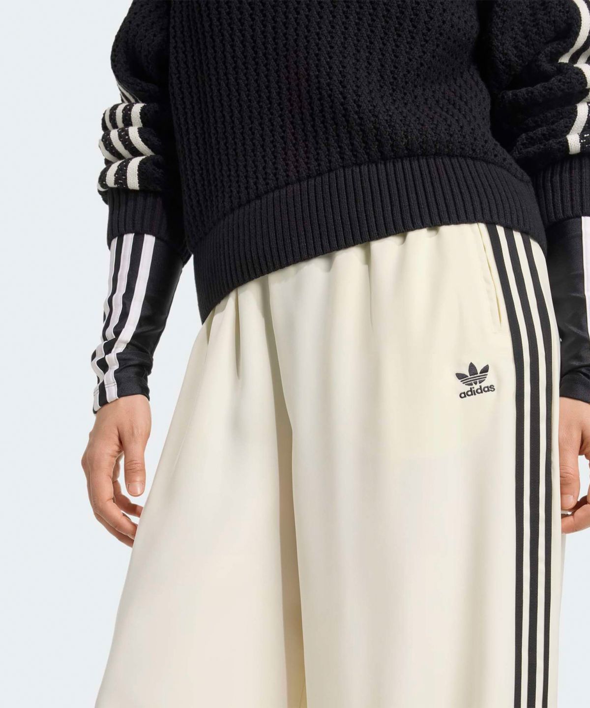 아디다스(ADIDAS) 새틴 와이드 레그 트랙 팬츠 - 크림화이트:블랙 / KD2542