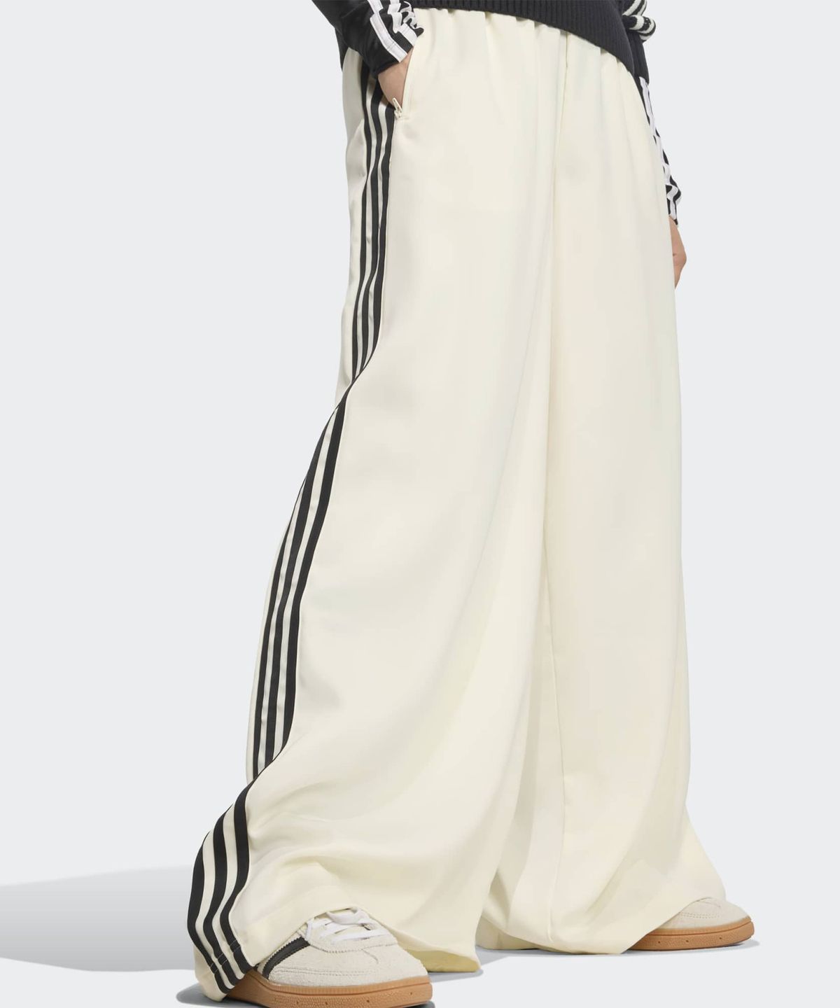 아디다스(ADIDAS) 새틴 와이드 레그 트랙 팬츠 - 크림화이트:블랙 / KD2542