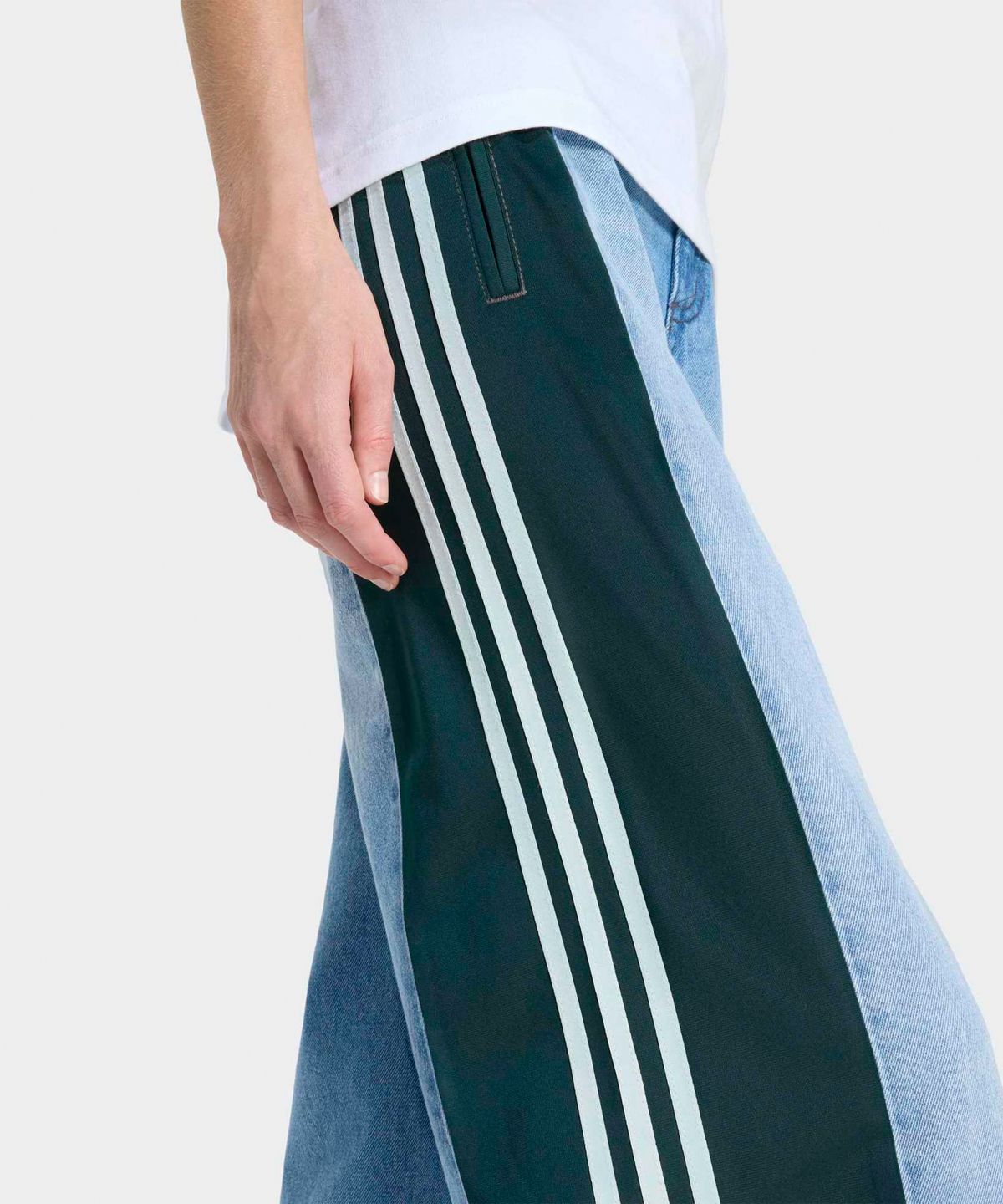 아디다스(ADIDAS) 데님 파이어버드 팬츠 - 라이트블루 / KF2318