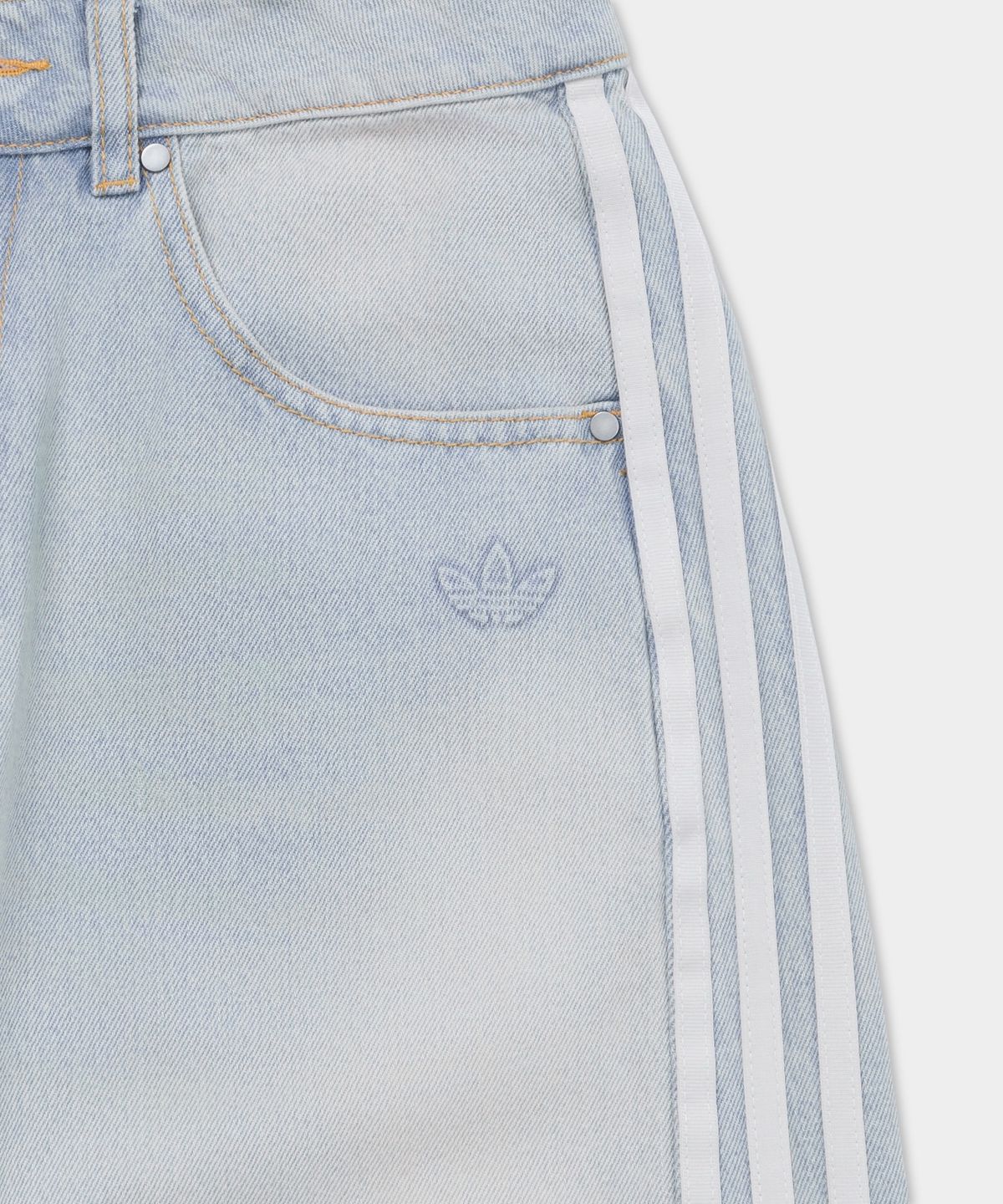 아디다스(ADIDAS) ADILENIUM 3 바나나 워시드 데님 팬츠 - 라이트데님 / KG0200