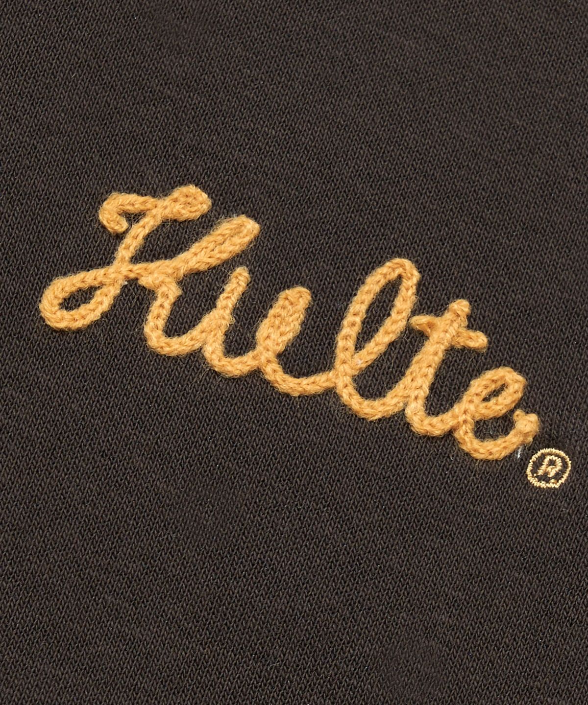 쿨트(KULTE) SMALL SCRIPT CHAIN CREWNECK_BROWN