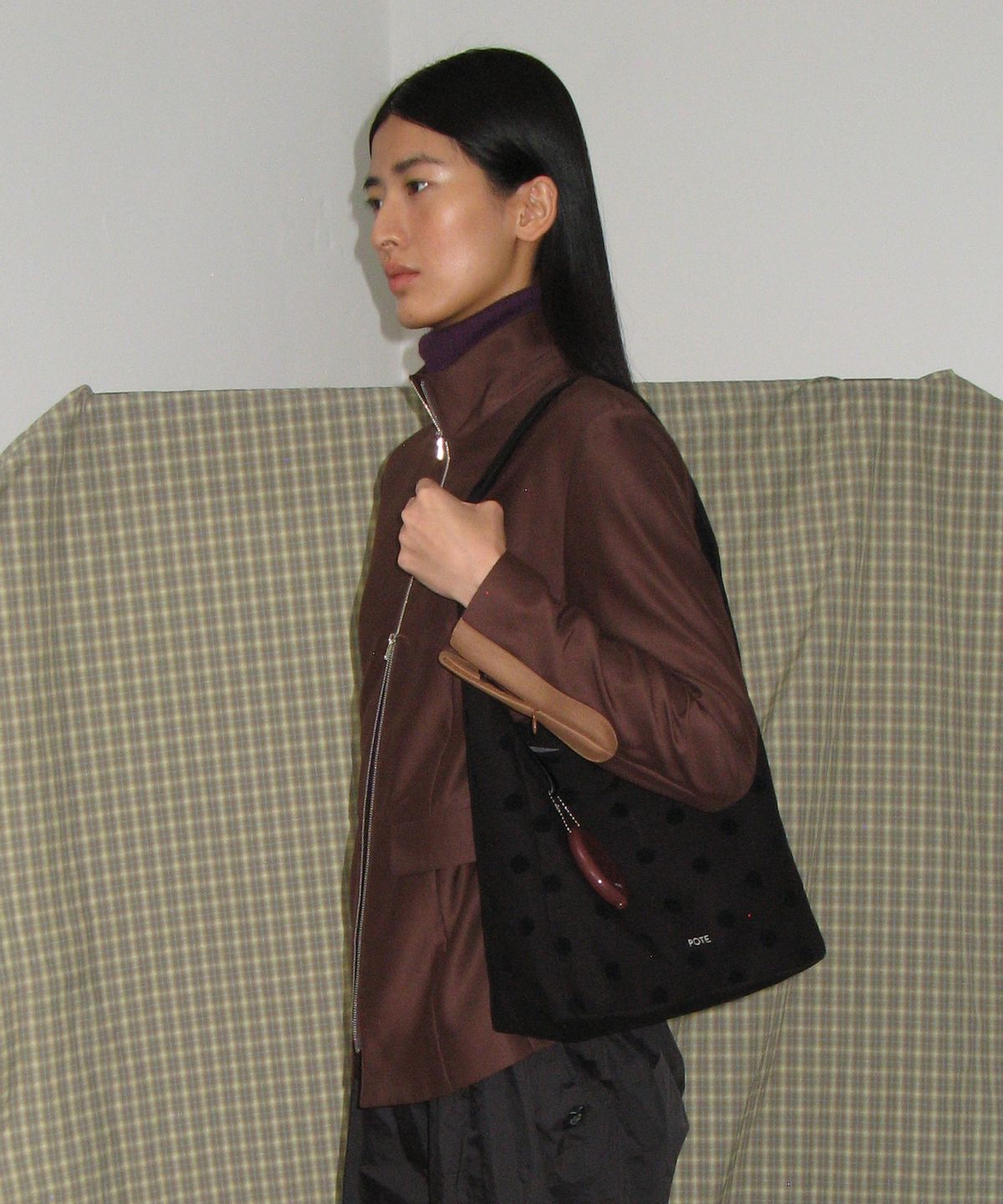 포테(POTE) 0008 Square Shoulder Bag_Dot Black