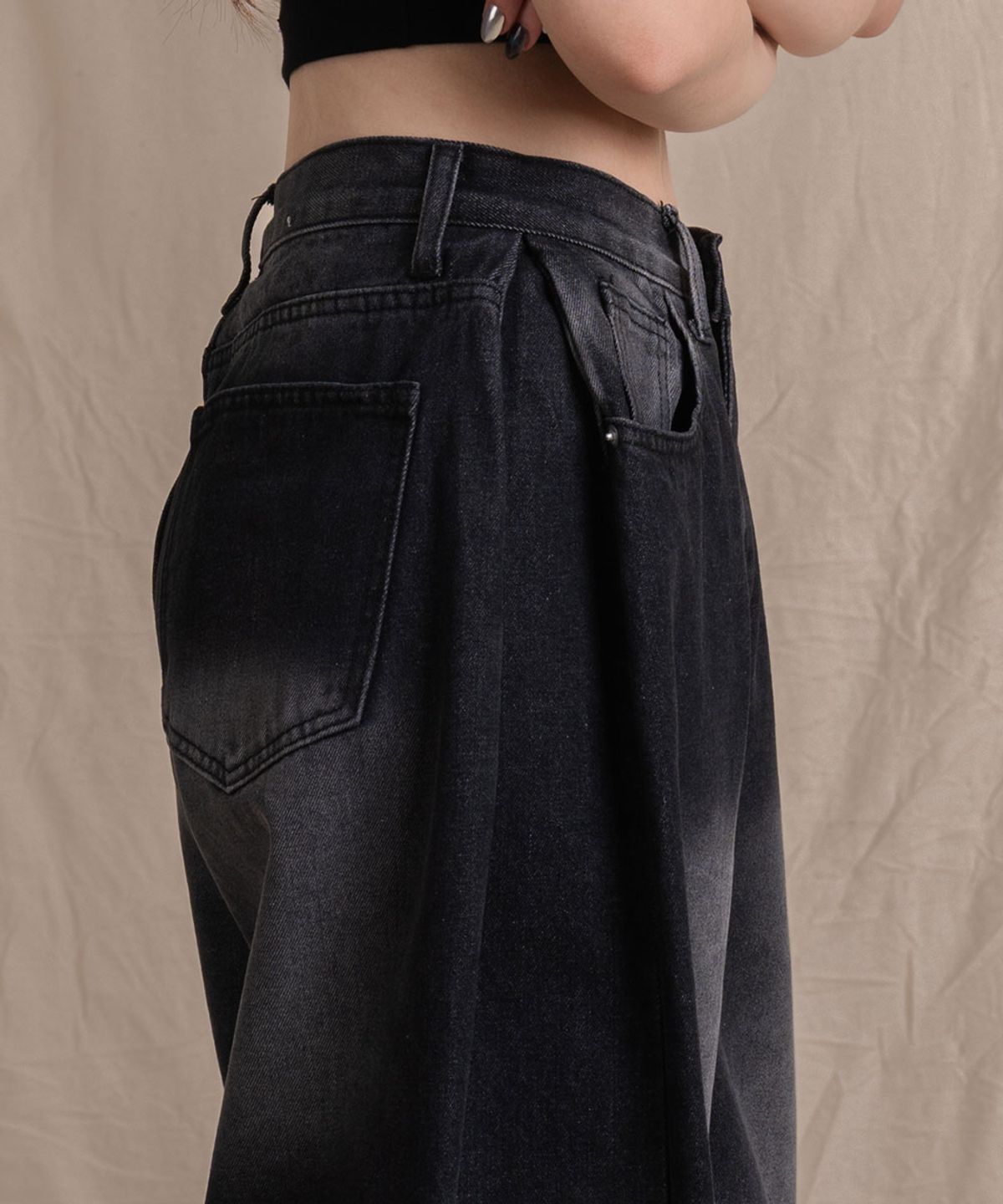 엘라모(LLAMO) 56_4 여성 옆핀턱 워싱 와이드 데님 팬츠 (기본/롱)_흑청
