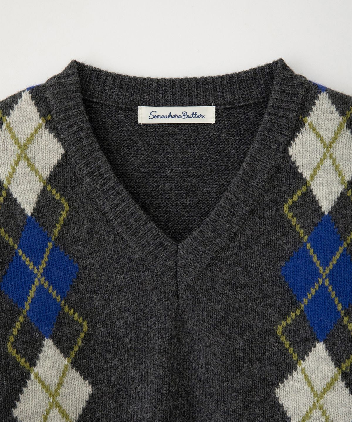 썸웨어버터(SOMEWHEREBUTTER) Noelle Argyle Knit - Charcoal