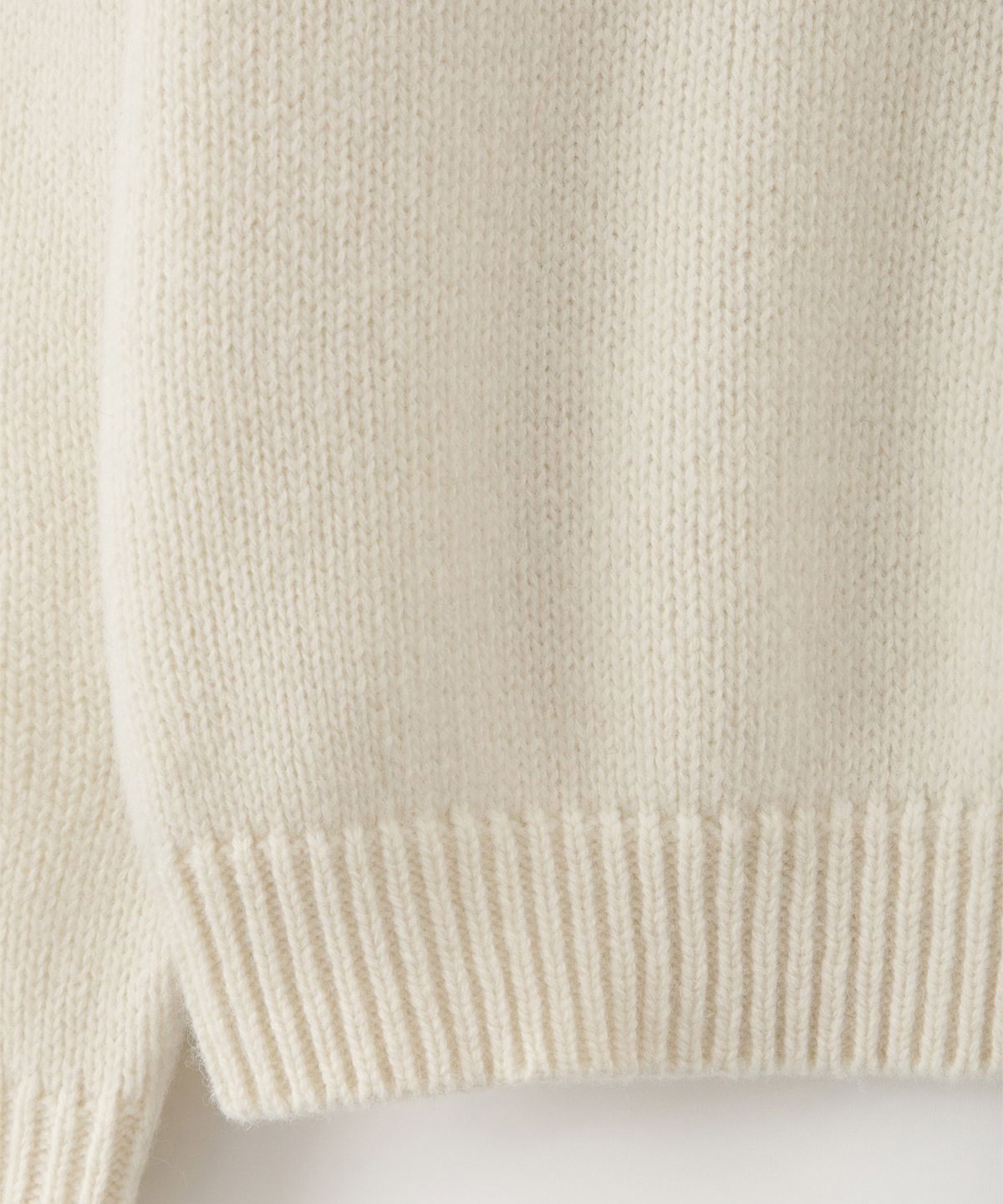 썸웨어버터(SOMEWHEREBUTTER) Boucle Heart Wool Knit - Ivory