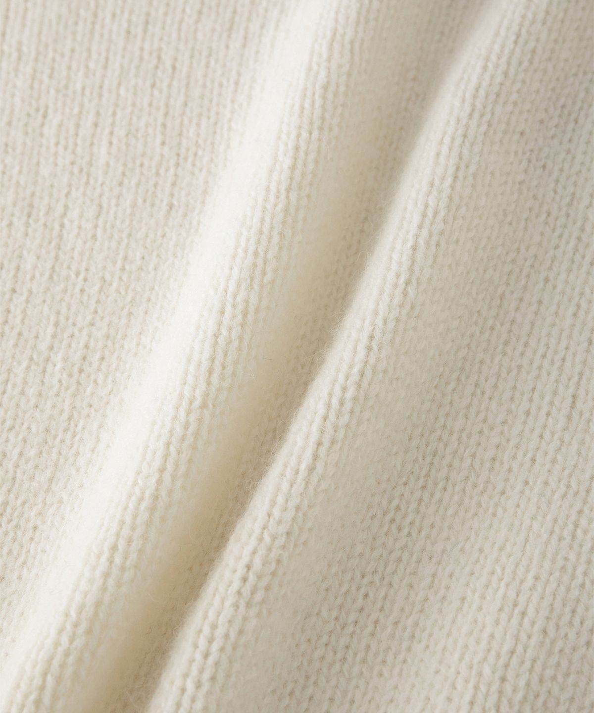썸웨어버터(SOMEWHEREBUTTER) Boucle Heart Wool Knit - Ivory