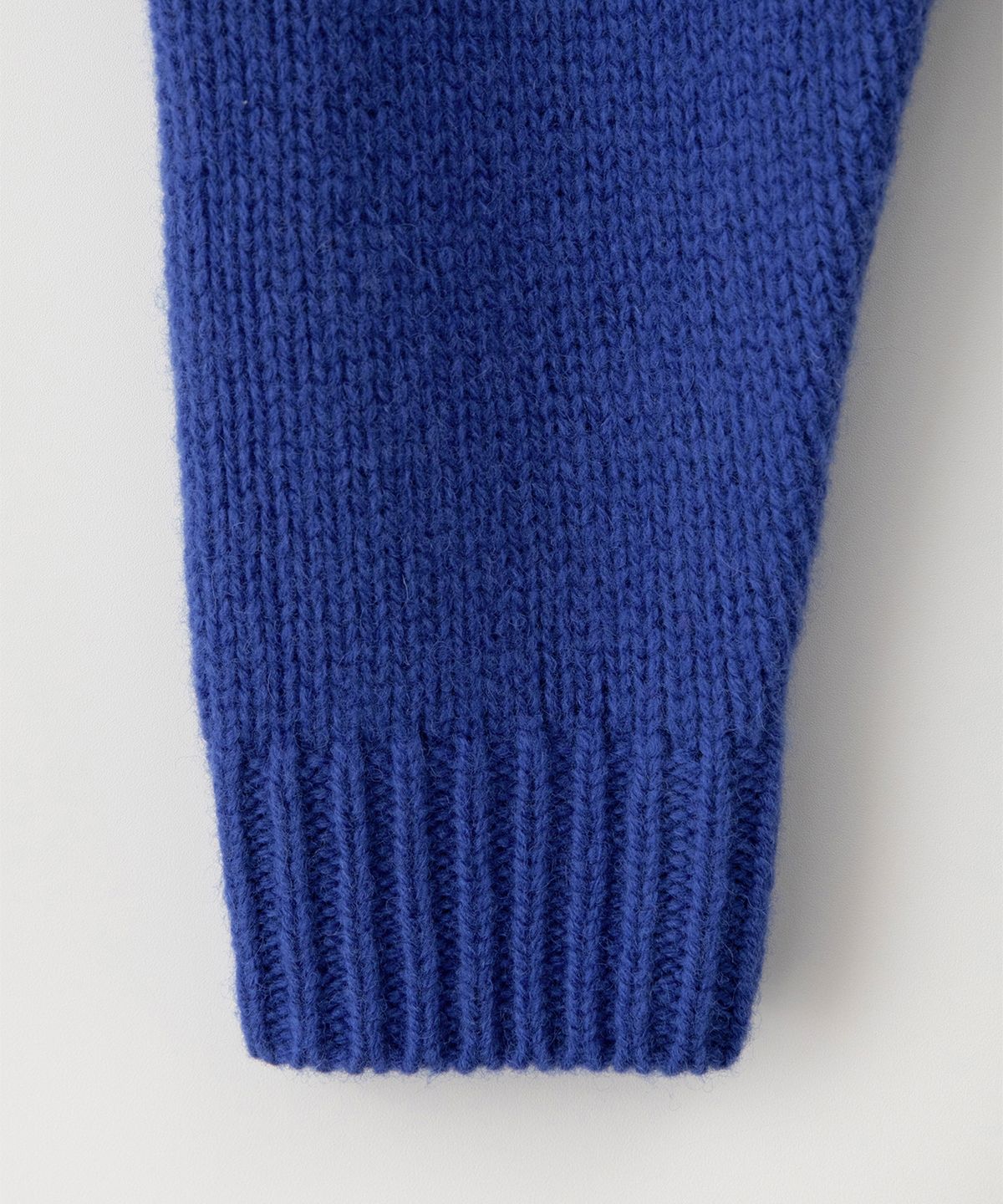 썸웨어버터(SOMEWHEREBUTTER) Boucle Heart Wool Knit - Cobalt Blue