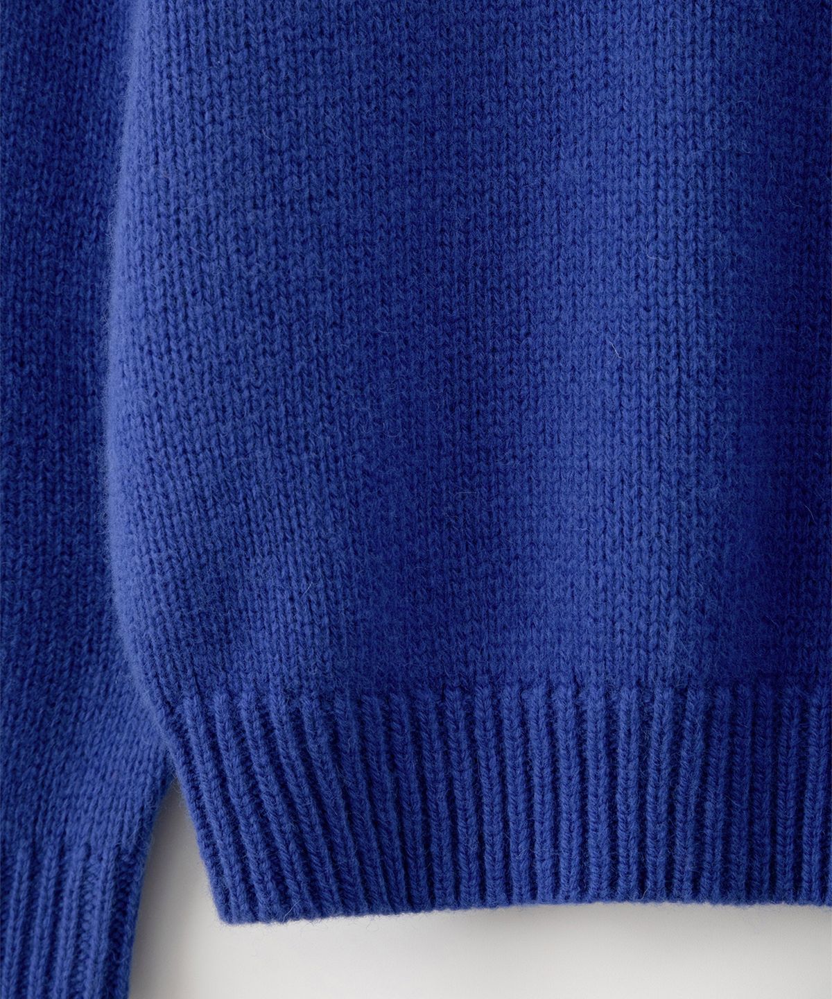 썸웨어버터(SOMEWHEREBUTTER) Boucle Heart Wool Knit - Cobalt Blue