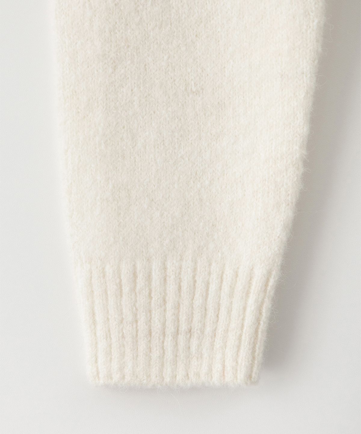 썸웨어버터(SOMEWHEREBUTTER) Manon Alpaca Cardigan - Ivory