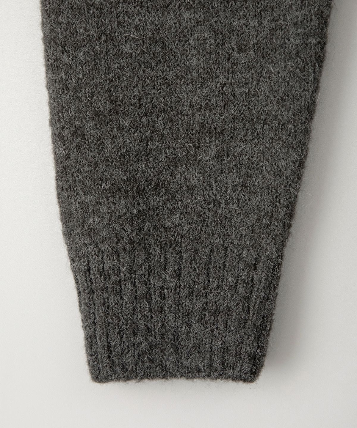 썸웨어버터(SOMEWHEREBUTTER) Manon Alpaca Cardigan - Charcoal