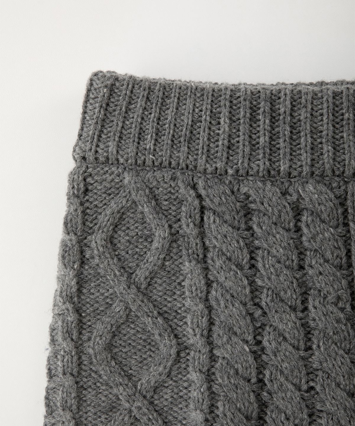 썸웨어버터(SOMEWHEREBUTTER) Wool Cable Knit Pants - Grey