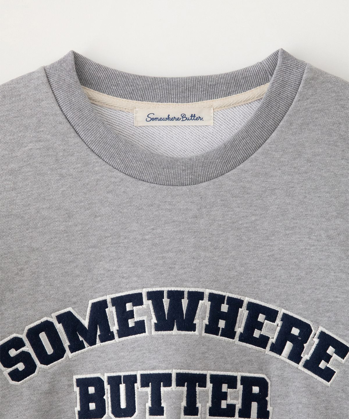 썸웨어버터(SOMEWHEREBUTTER) Square Logo Sweatshirt - Grey