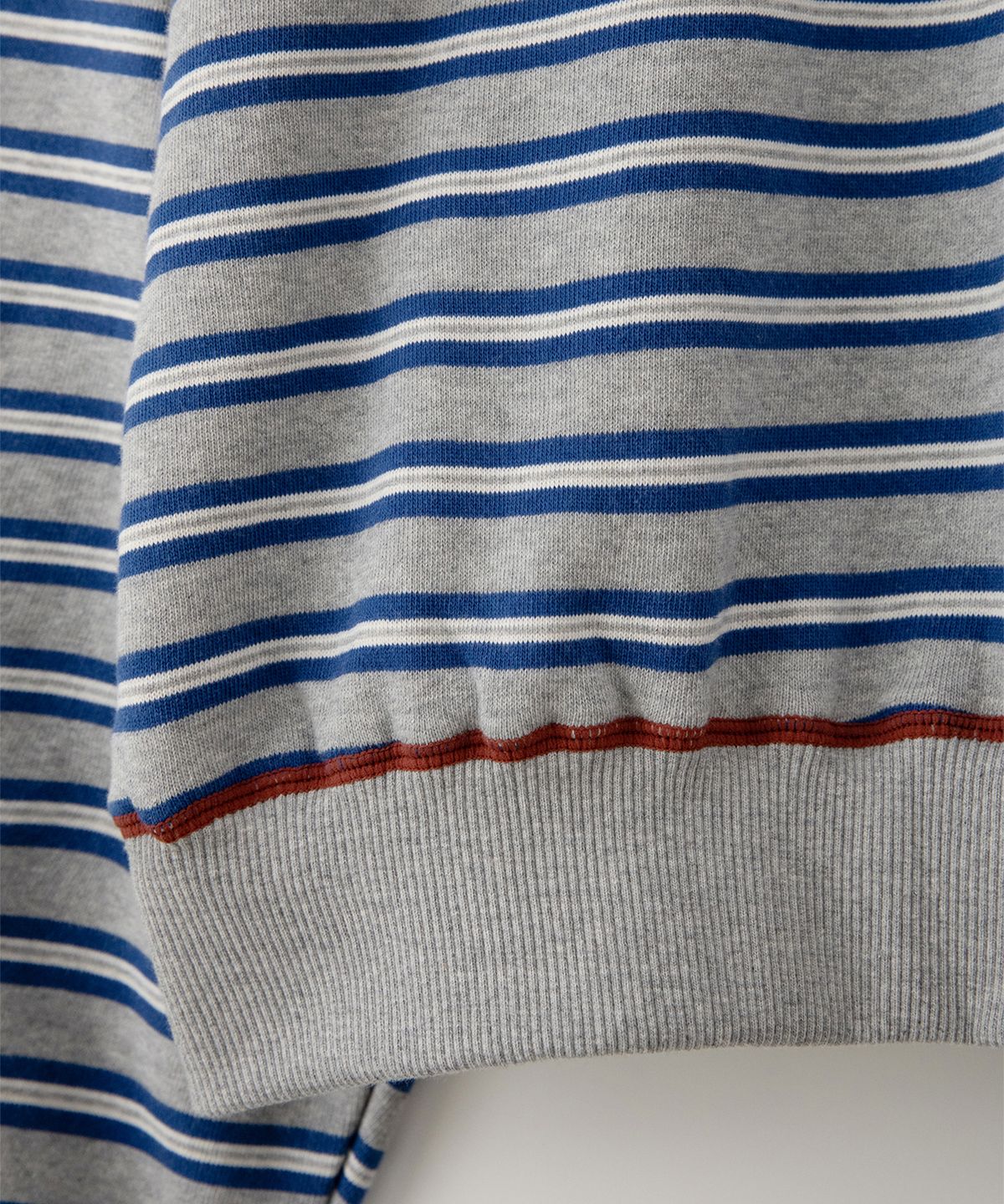 썸웨어버터(SOMEWHEREBUTTER) Small Wave Logo Stripe Sweatshirt - Grey