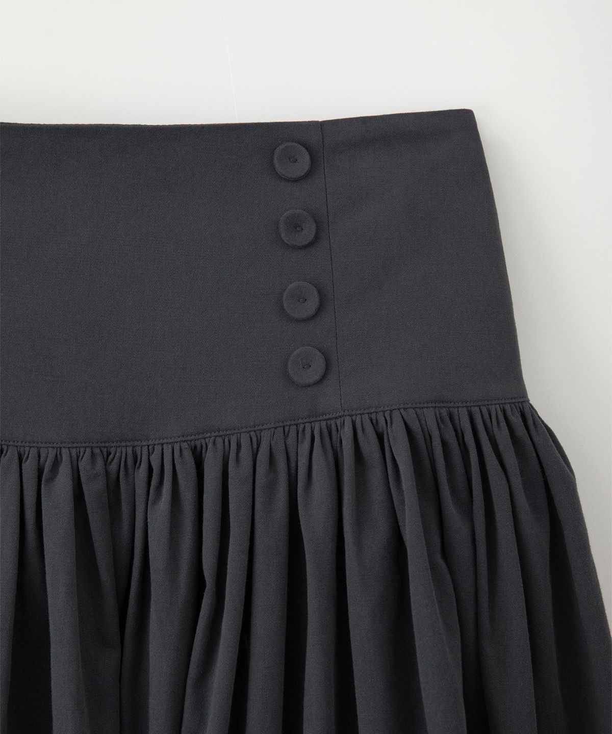 썸웨어버터(SOMEWHEREBUTTER) Button Shirring Long Skirt - Charcoal