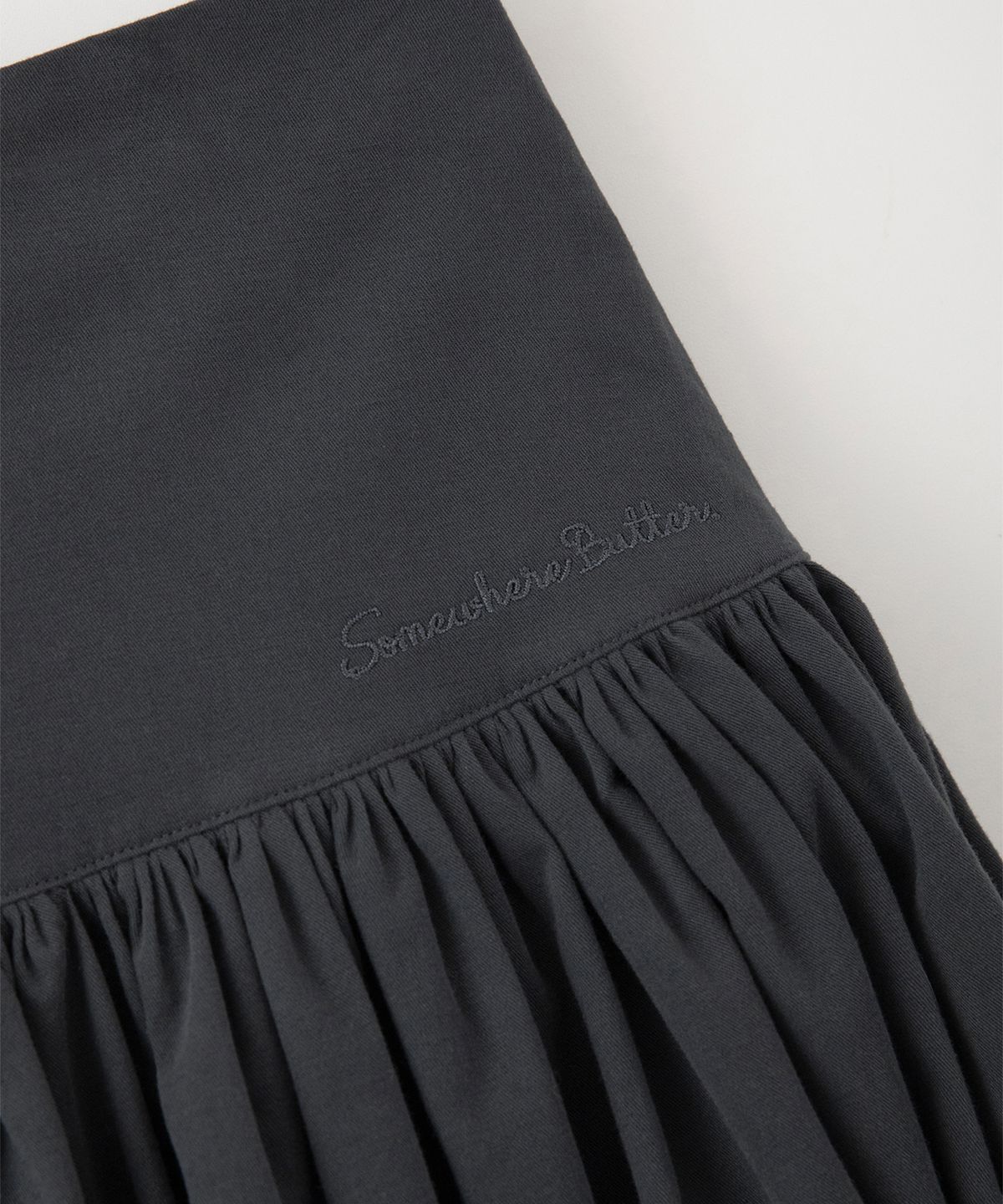 썸웨어버터(SOMEWHEREBUTTER) Button Shirring Long Skirt - Charcoal