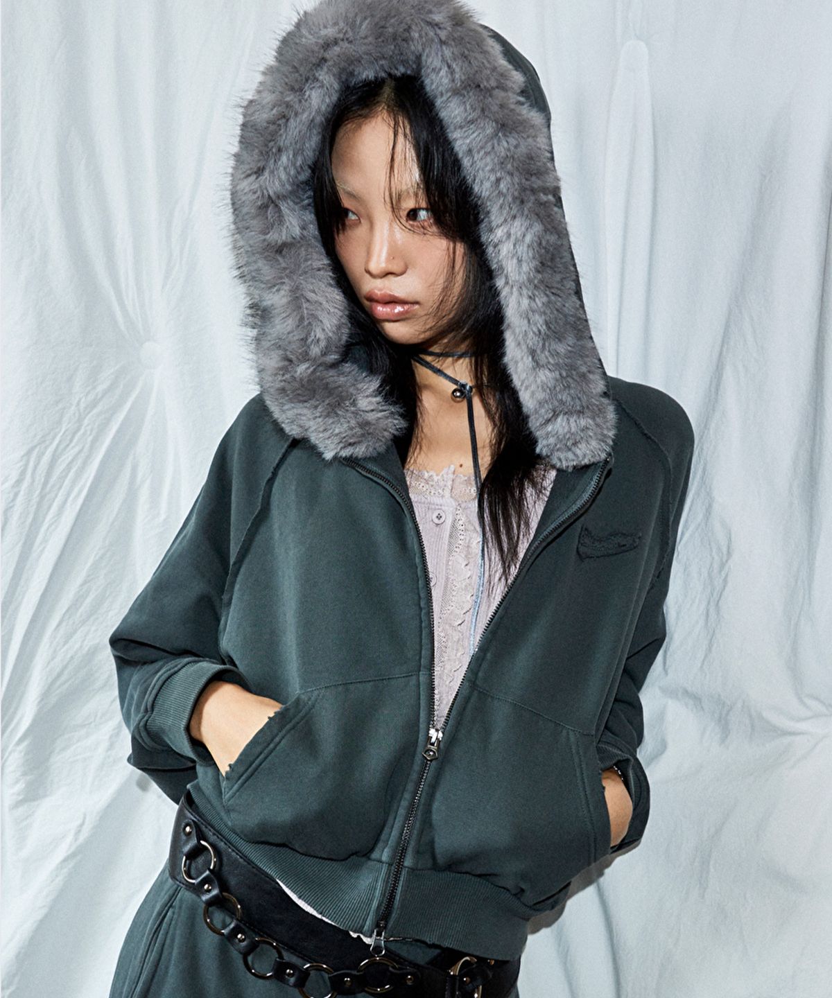 슈퍼드라이(SUPERDRY) W 빈티지 아플리케 스몰로고 퍼후드집업 다크그레이