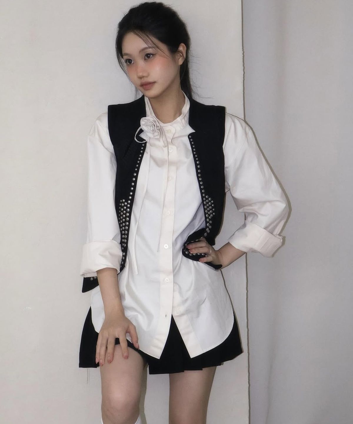 러벤티나(LOVENTINA) 브로치 컨버터블 셔츠_크림