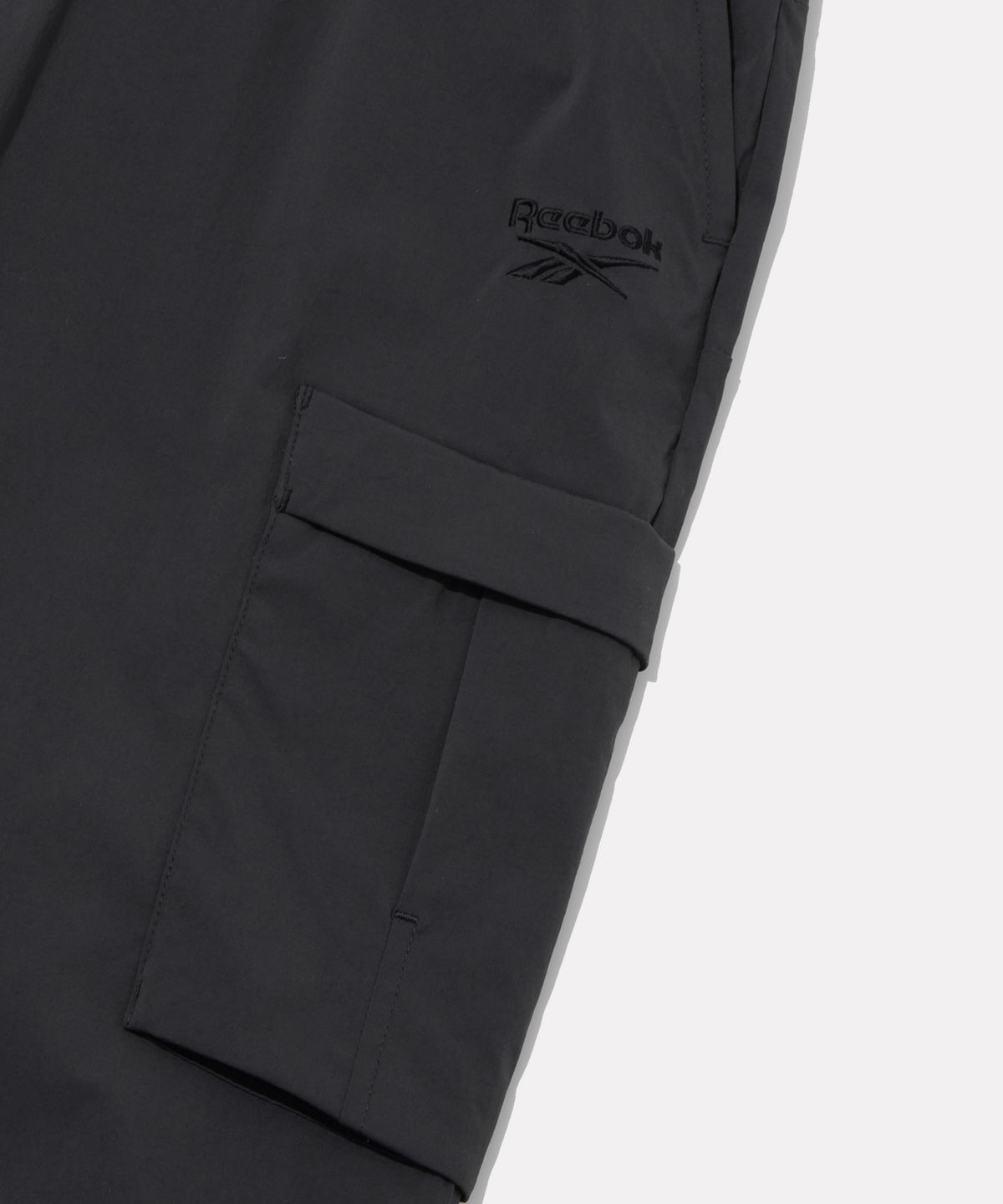 리복(REEBOK) 나일론 스트레치 카고 조거 팬츠 - 차콜