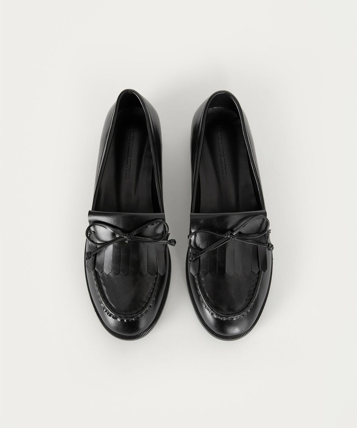 썸웨어버터(SOMEWHEREBUTTER) Fringe Loafer - 2Color