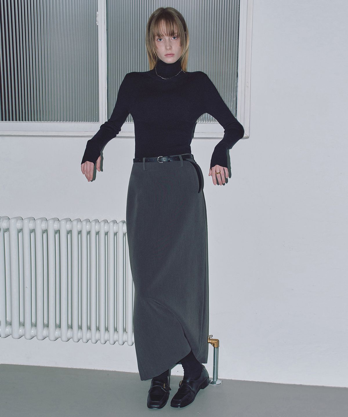 커스텀어클락 우먼(COSTUMEOCLOCK WOMAN) 포멀 슬릿 H라인 맥시 스커트 블랙 COWSK002BLACK
