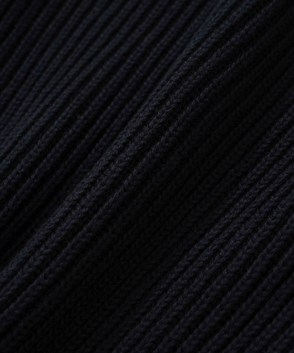 니티드(KNITTED) 빈티지 팜트리 미니멀 라운드 니트 BLACK