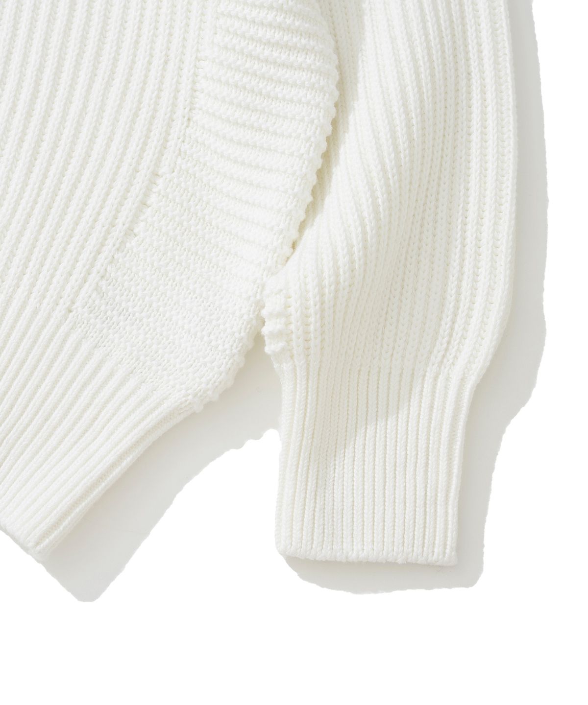 니티드(KNITTED) 빈티지 팜트리 미니멀 라운드 니트 IVORY