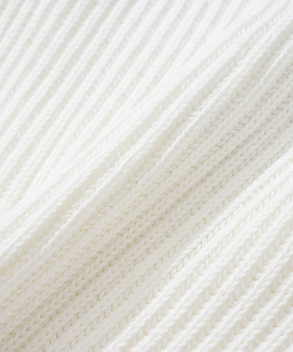 니티드(KNITTED) 빈티지 팜트리 미니멀 라운드 니트 IVORY