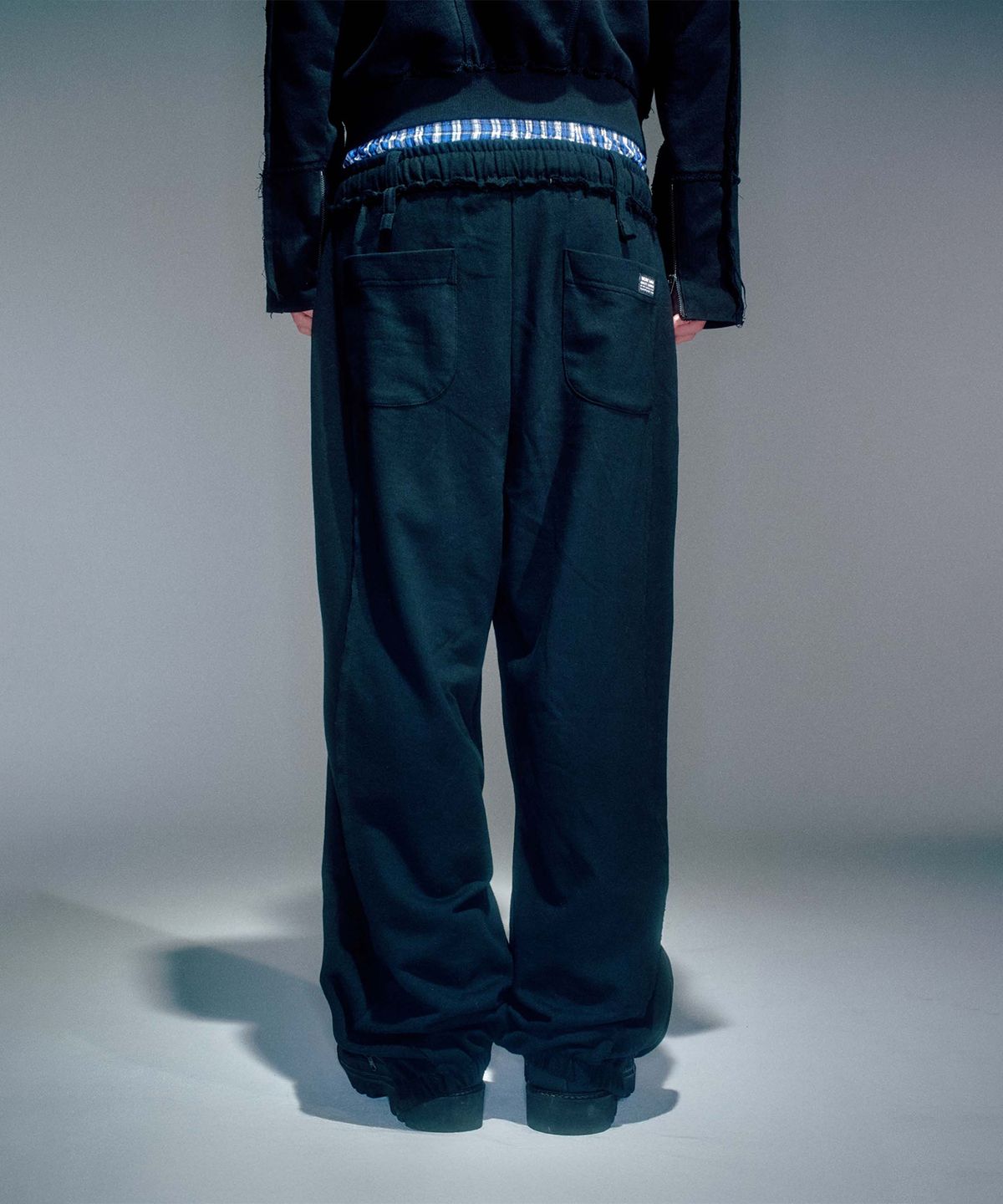 베이컨트 아카이브(VACANT ARCHIVE) MEN JOAN SEAMLINE TRACK JOGGERS NAVY
