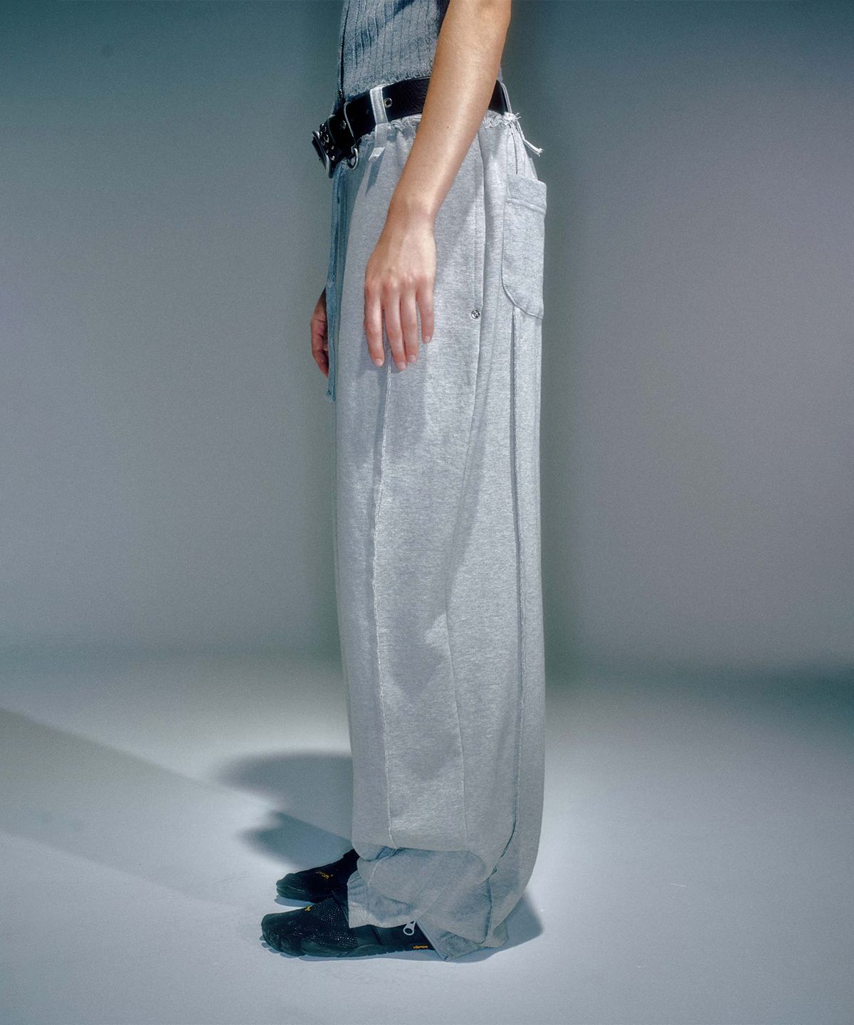베이컨트 아카이브(VACANT ARCHIVE) WOMEN JOAN SEAMLINE TRACK JOGGERS MELANGE