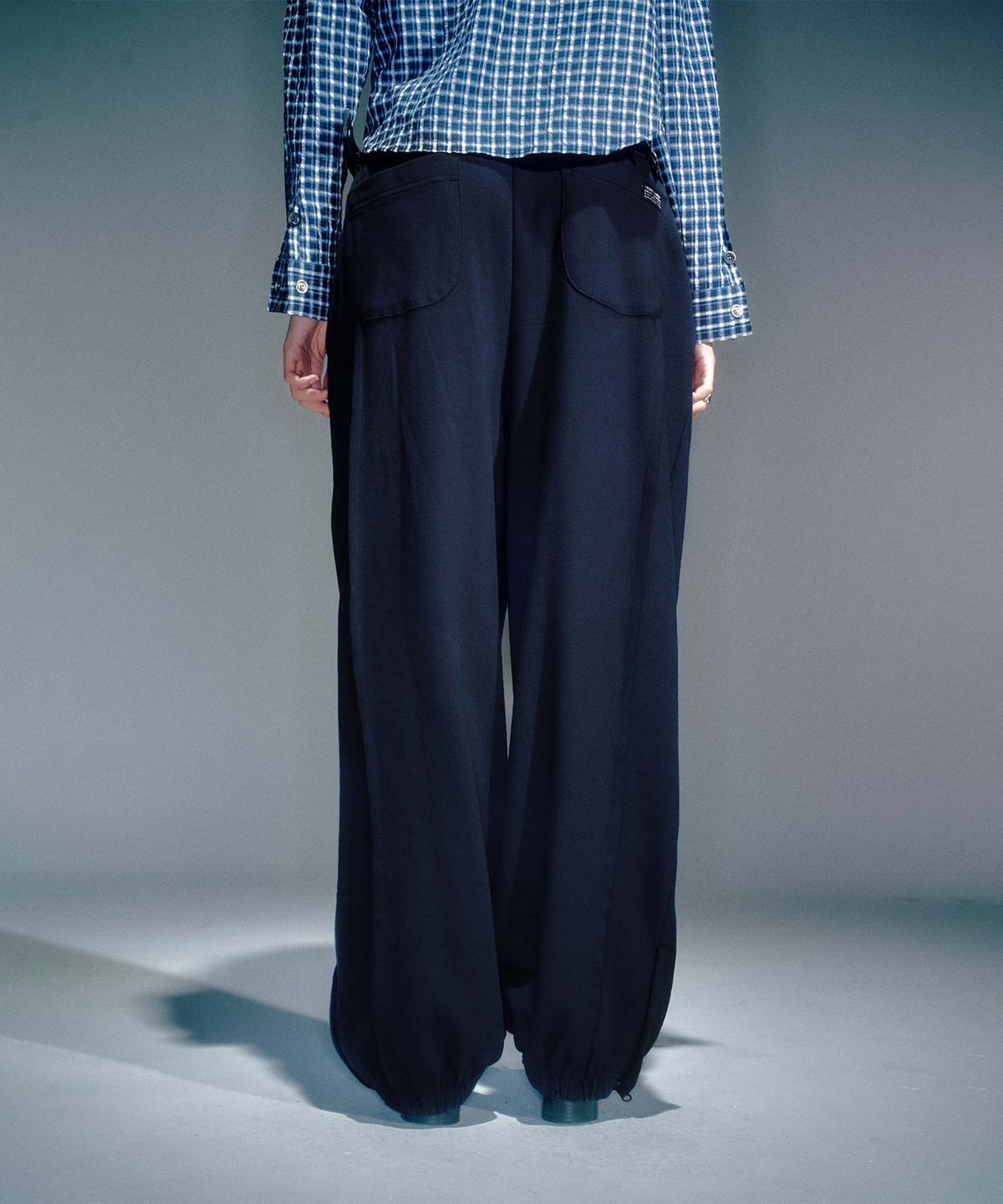 베이컨트 아카이브(VACANT ARCHIVE) WOMEN JOAN SEAMLINE TRACK JOGGERS BLACK
