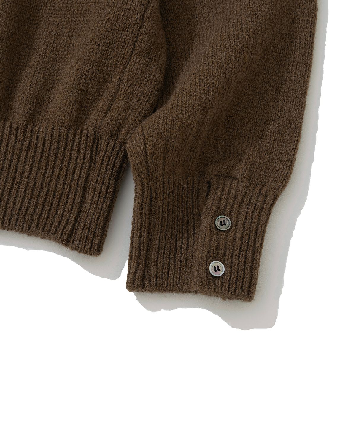 니티드(KNITTED) 쉐기독 울 100 라운드 가디건 BROWN