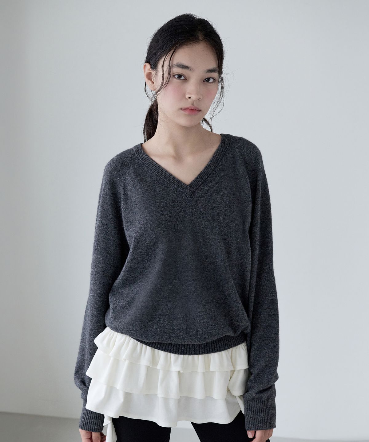 로라로라(ROLAROLA) WOOL BLENDED  V NECK BASIC KNIT GRAY
