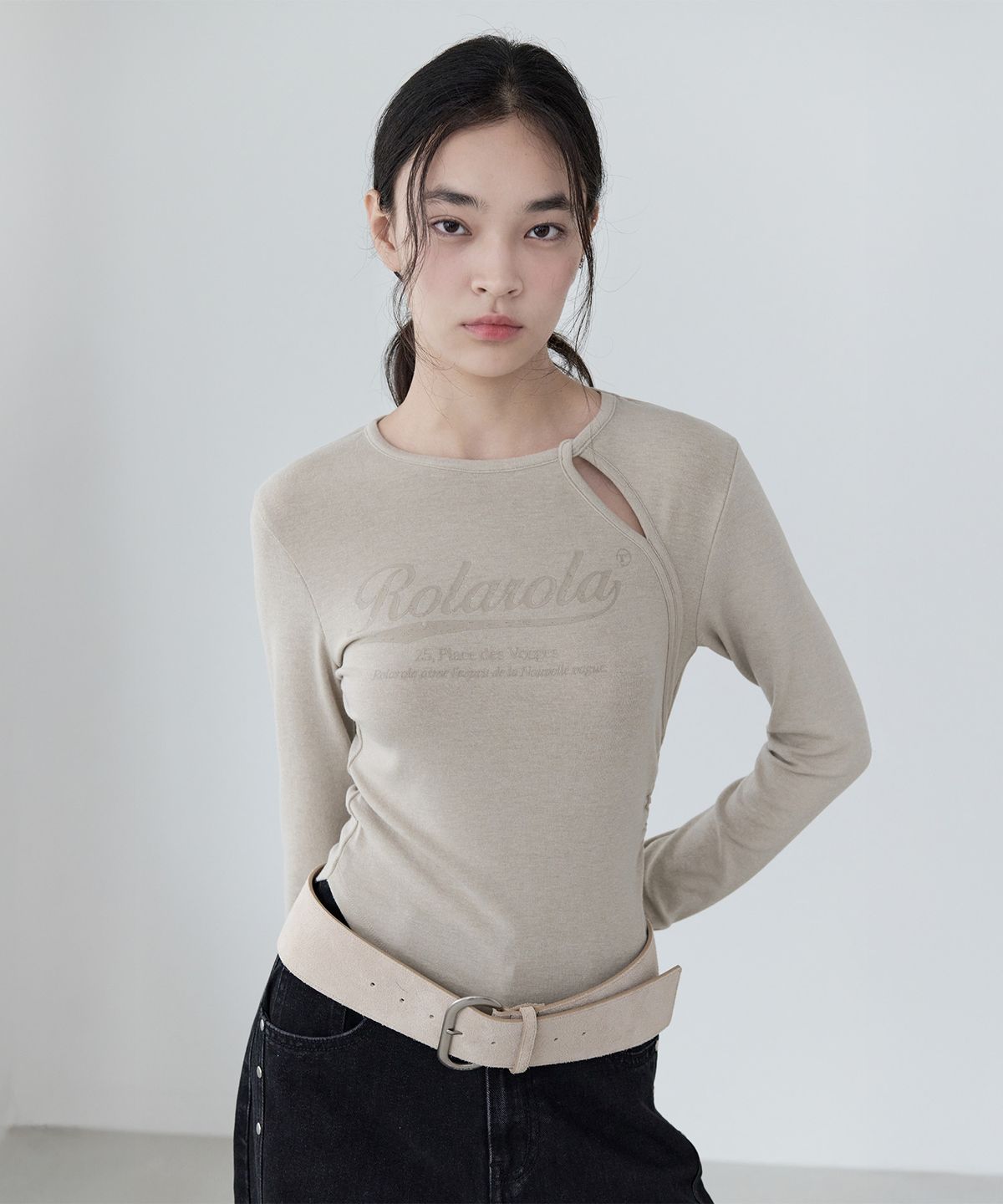로라로라(ROLAROLA) CUT OUT SLIM T-SHIRT BEIGE